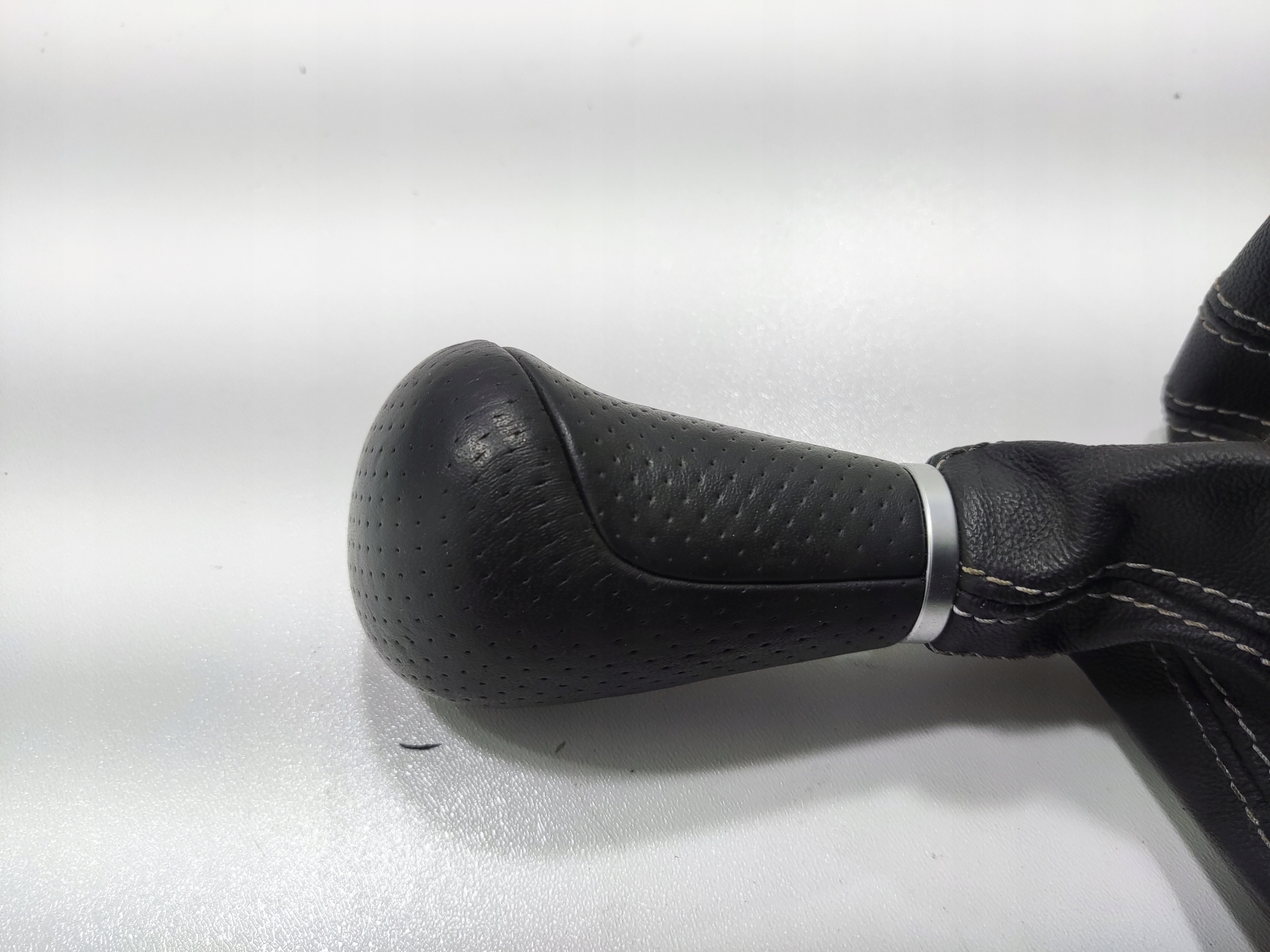 KULISA RADENIA RYCHLOSTI AUDI A5 I 8T 2007-2011 AUTOMAT 8K1713139E