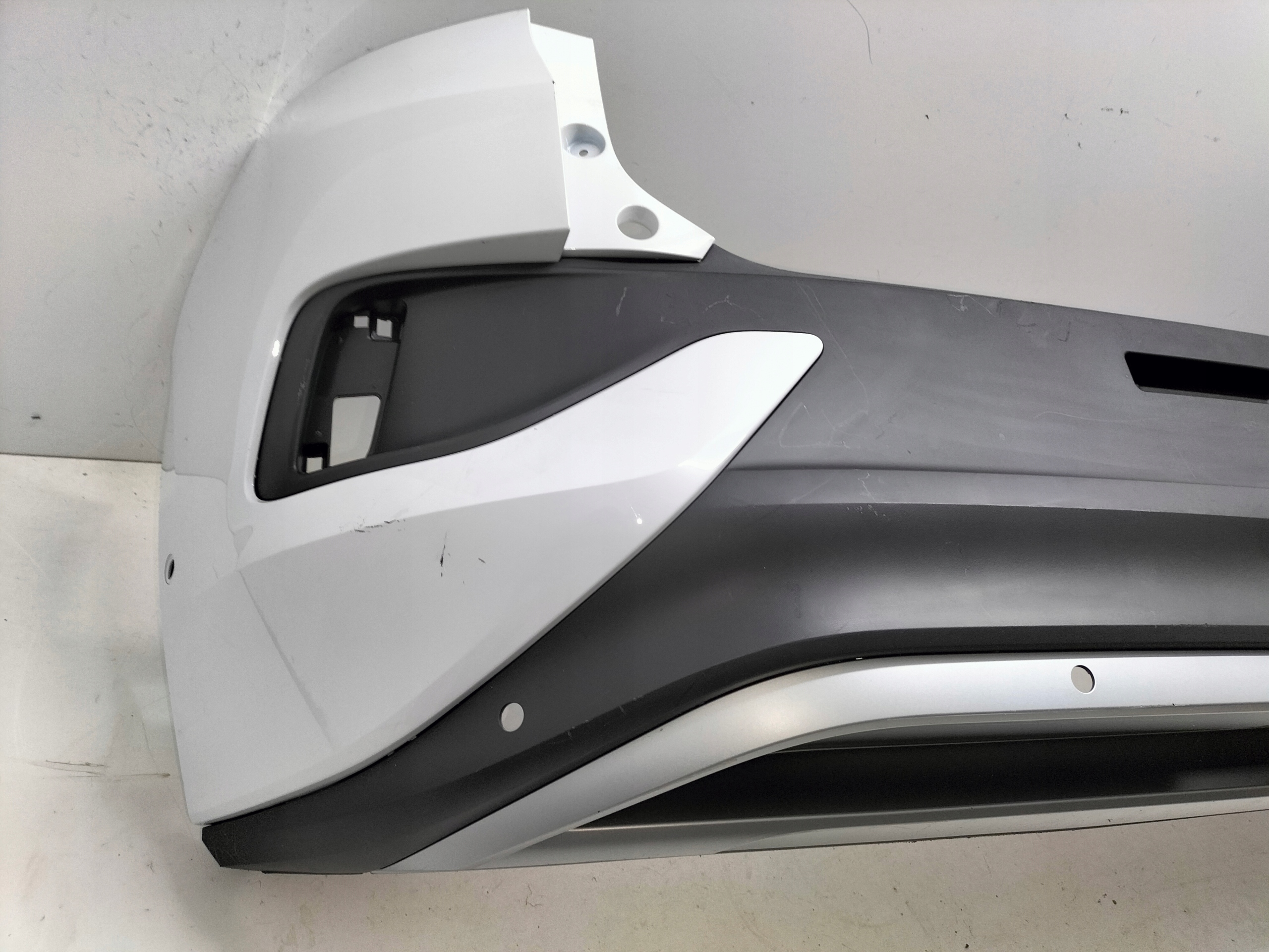 ZADNÝ NÁRAZNÍK VW ID5 ID.5 22-