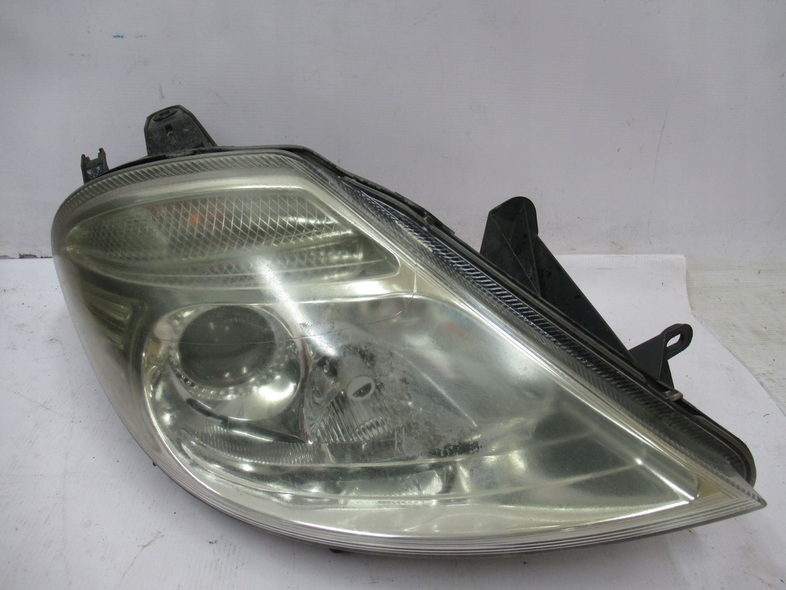 PRAVE PREDNE SVETLO CITROEN C8