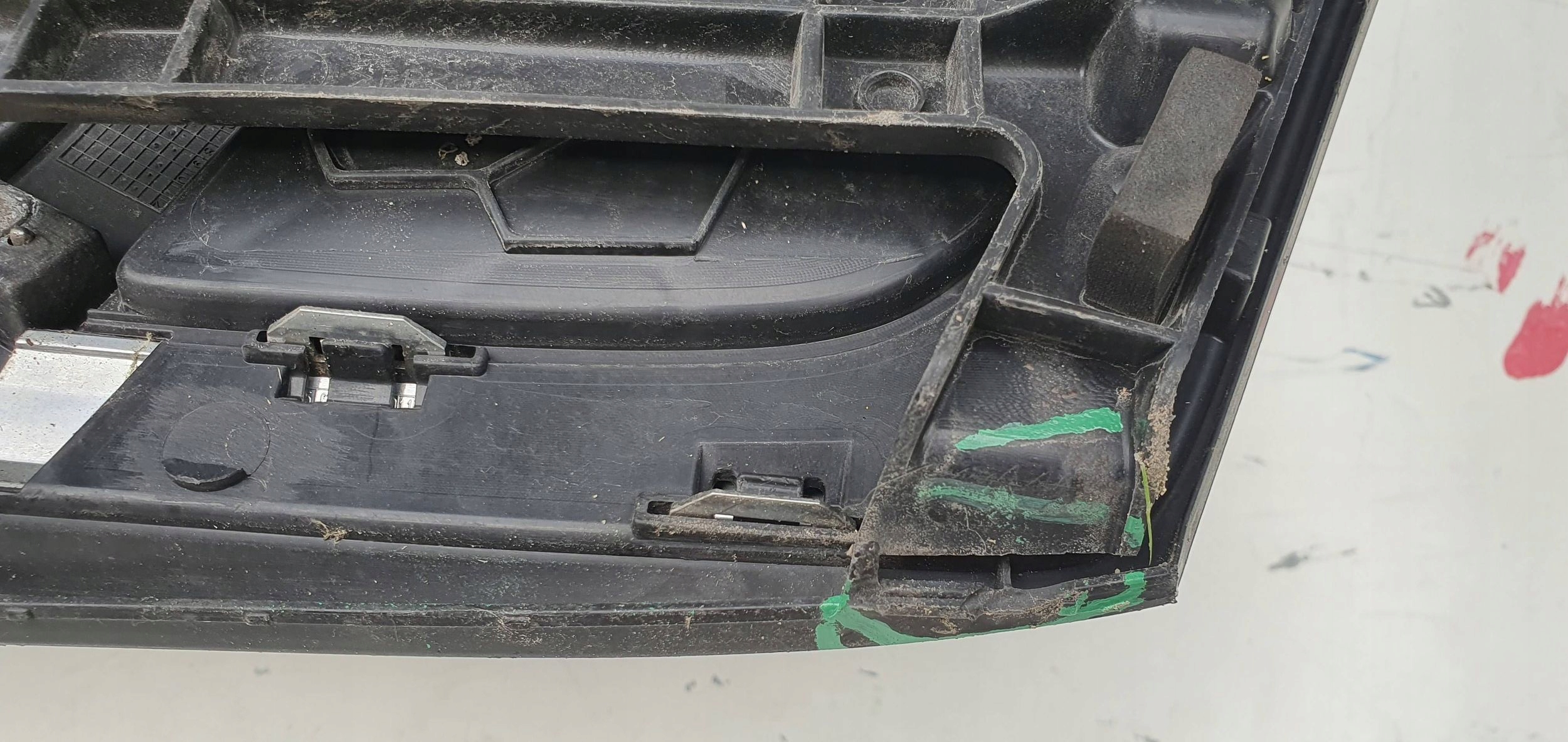 Suzuki Vitara LY 3 III 72111-60R0 MRIEŽKA LIŠTA CHLADIČA LIŠTA MRIEŽKA