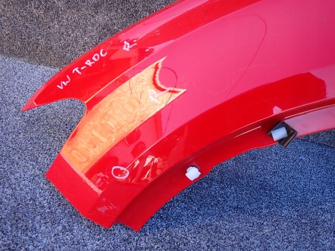 VW T-ROC TROC ĽAVÝ PREDNÝ BLATNÍK