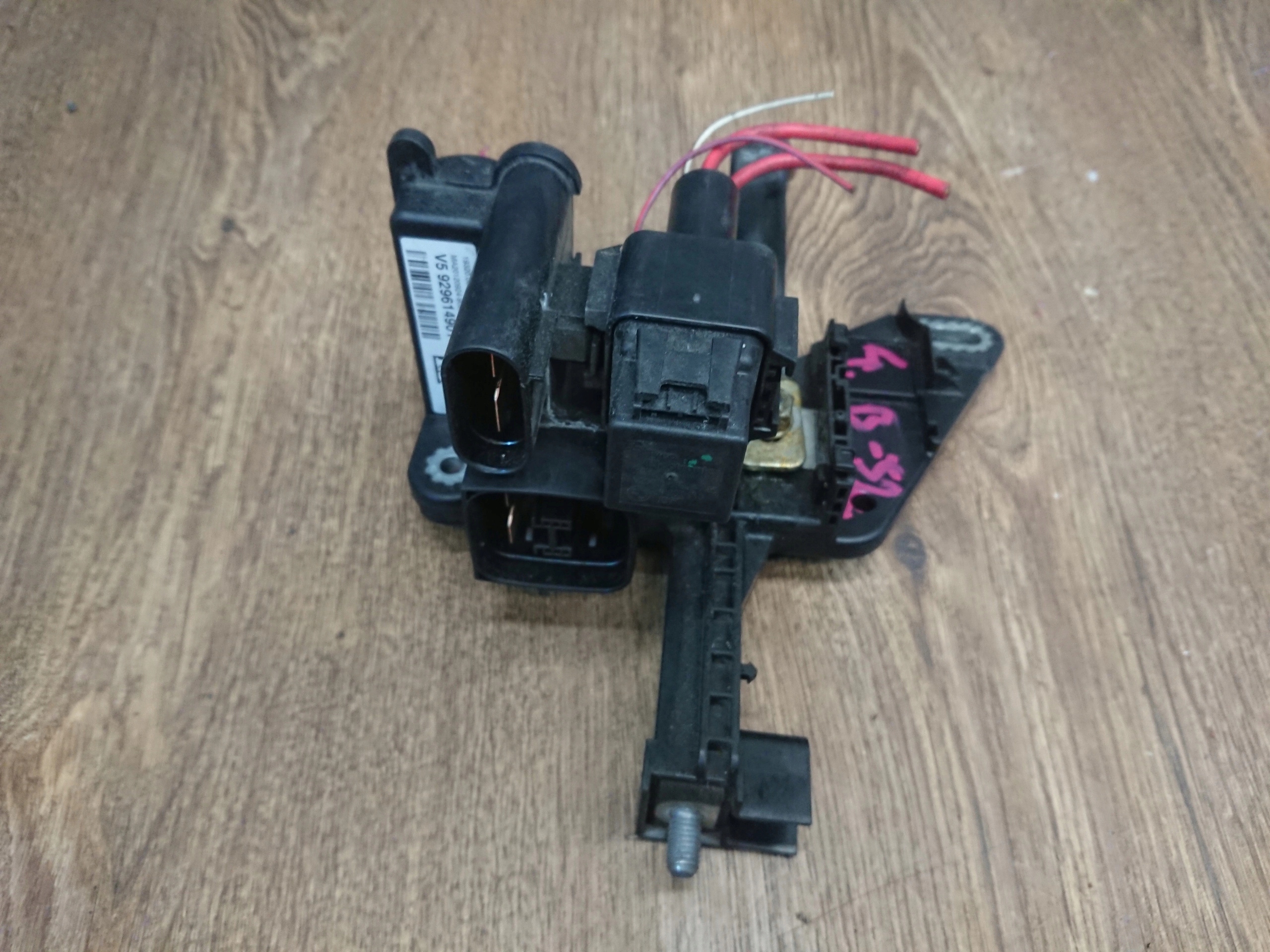 BMW F20 E30 KONTAKT AUTOBATERIE 929614901