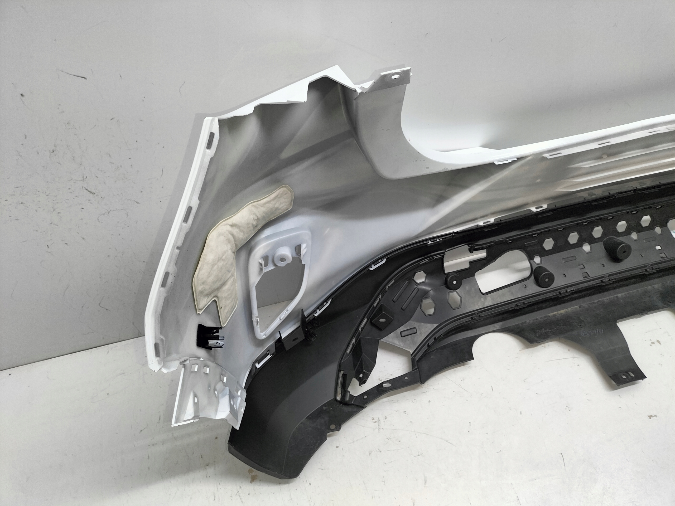 ZADNÝ NÁRAZNÍK FORD PUMA MK2 19-