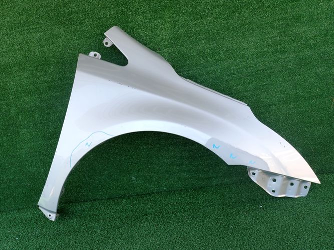 TOYOTA AVENSIS T27 09- PRAVY PREDNY BLATNIK