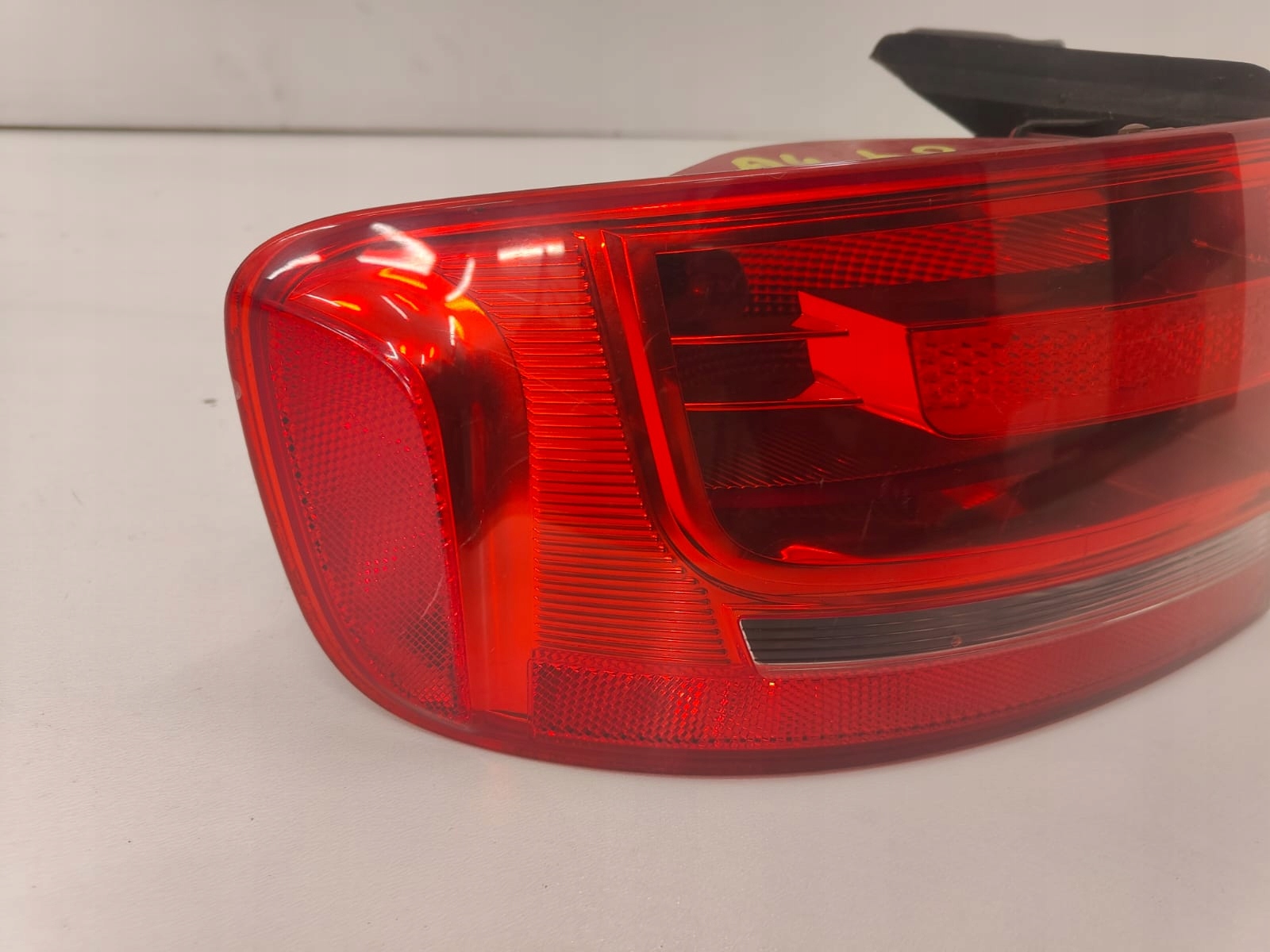 Audi a4 b8 08-11 oe 8k5 945 095D LAVE ZADNE SVETLO