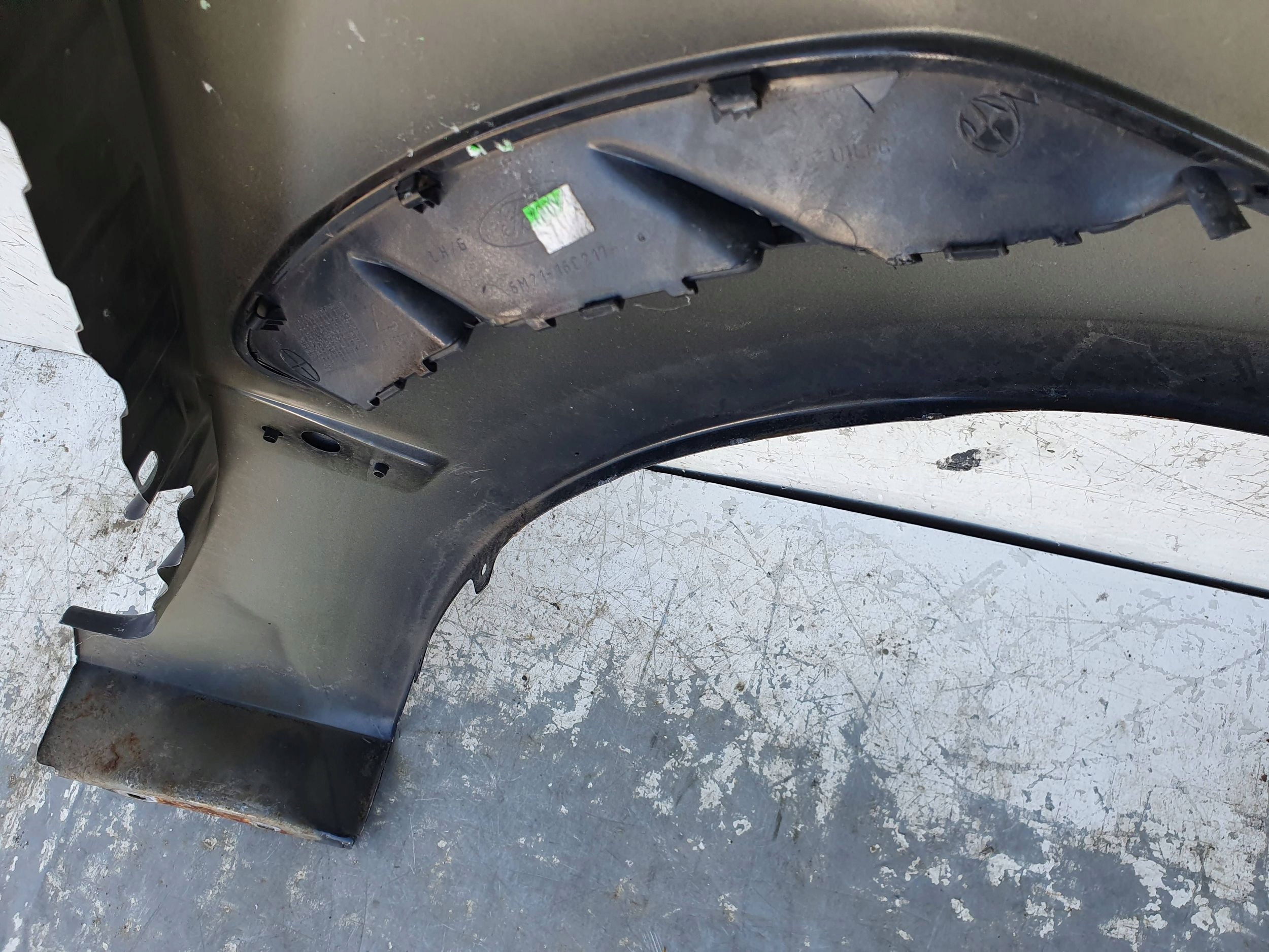Nissan QASHQAI j10 lift ĽAVÝ PREDNÝ BLATNÍK