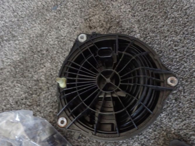 VW GOLF VII ZAMOK ZADNEJ KAPOTY