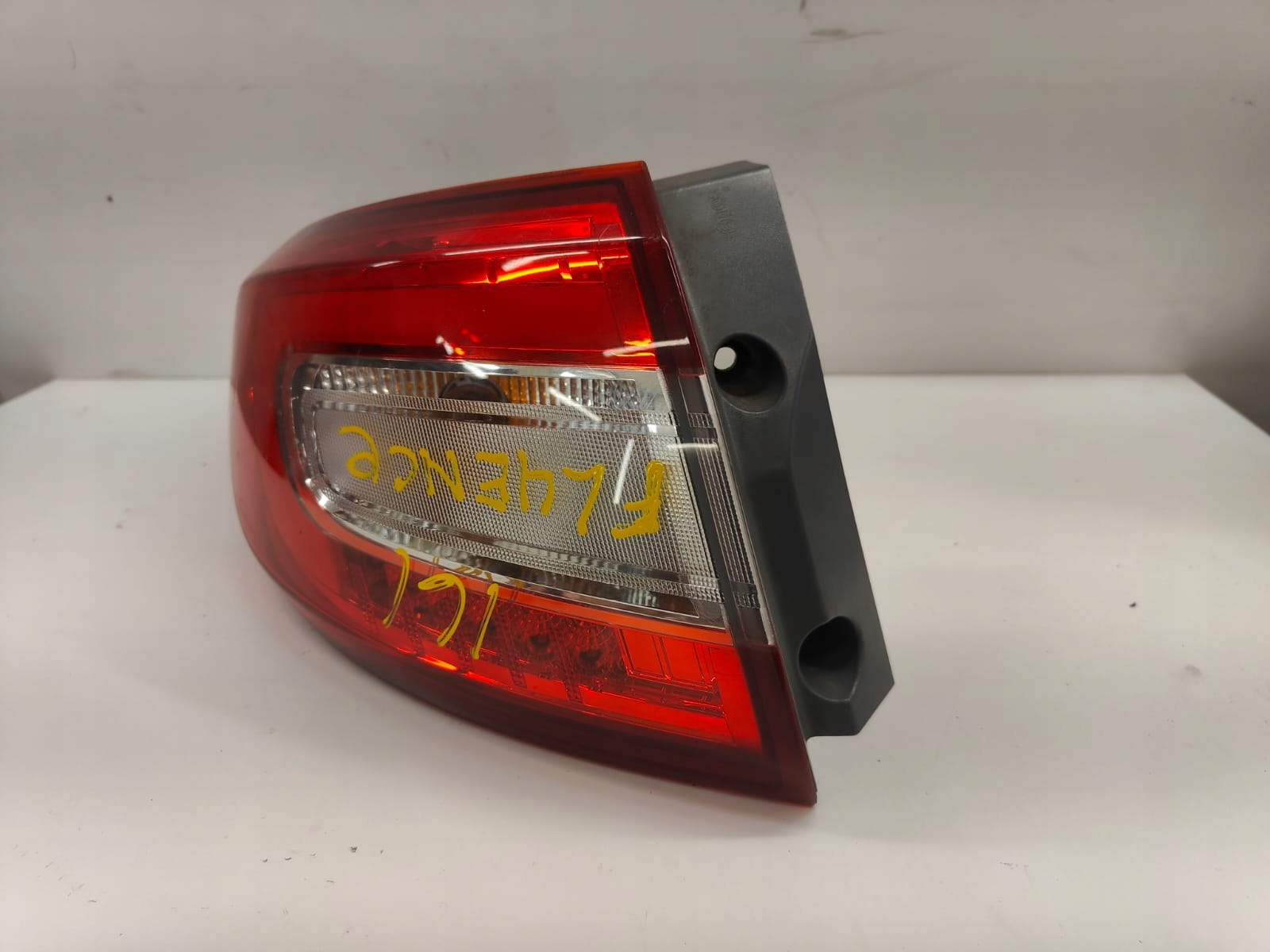 Renault fluence 2016 265559487r LAVE ZADNE SVETLO ZADNA LED