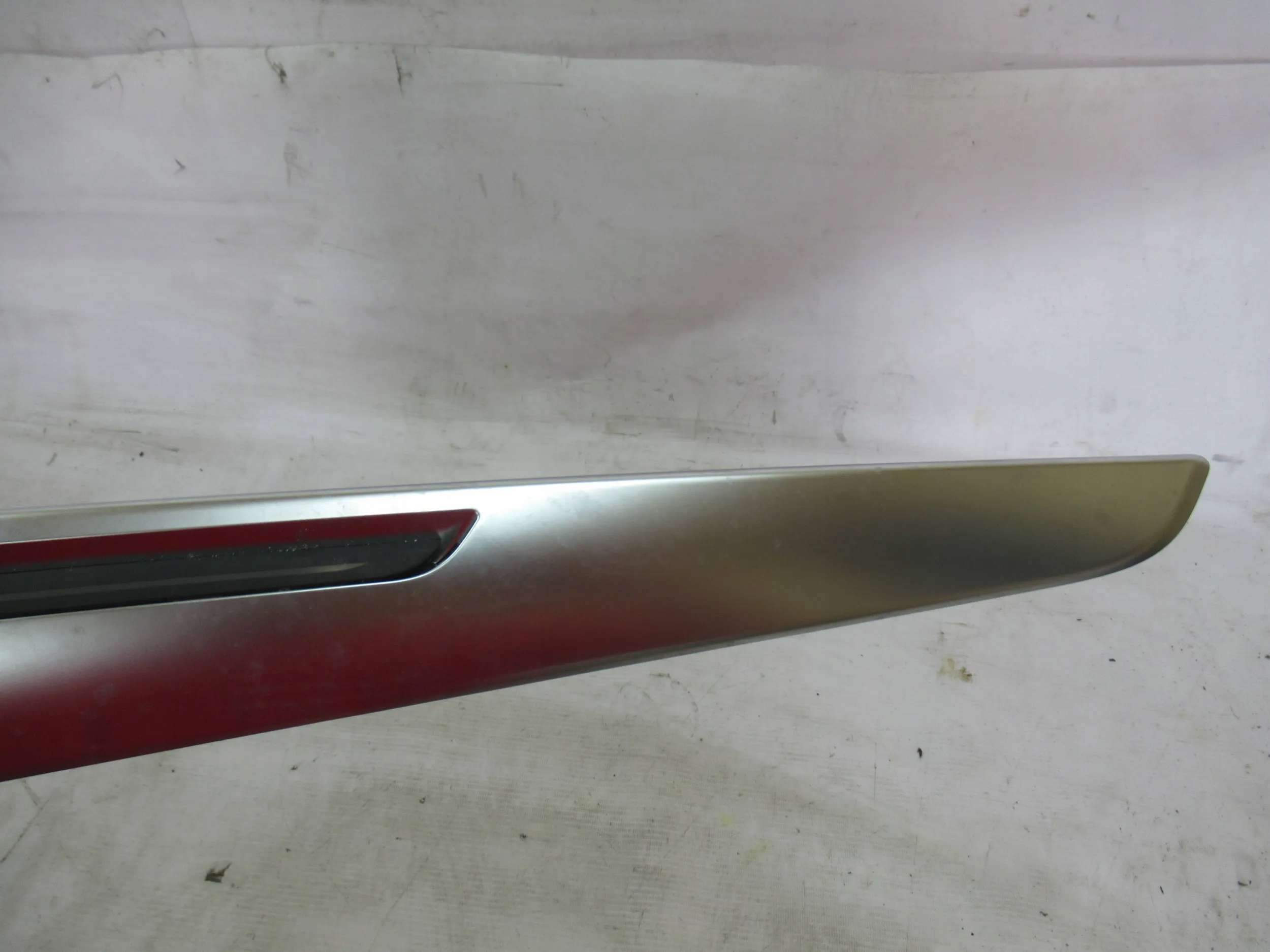 OKRASNÁ LIŠTA STREDOVÉHO TUNELA RENAULT MEGANE IV