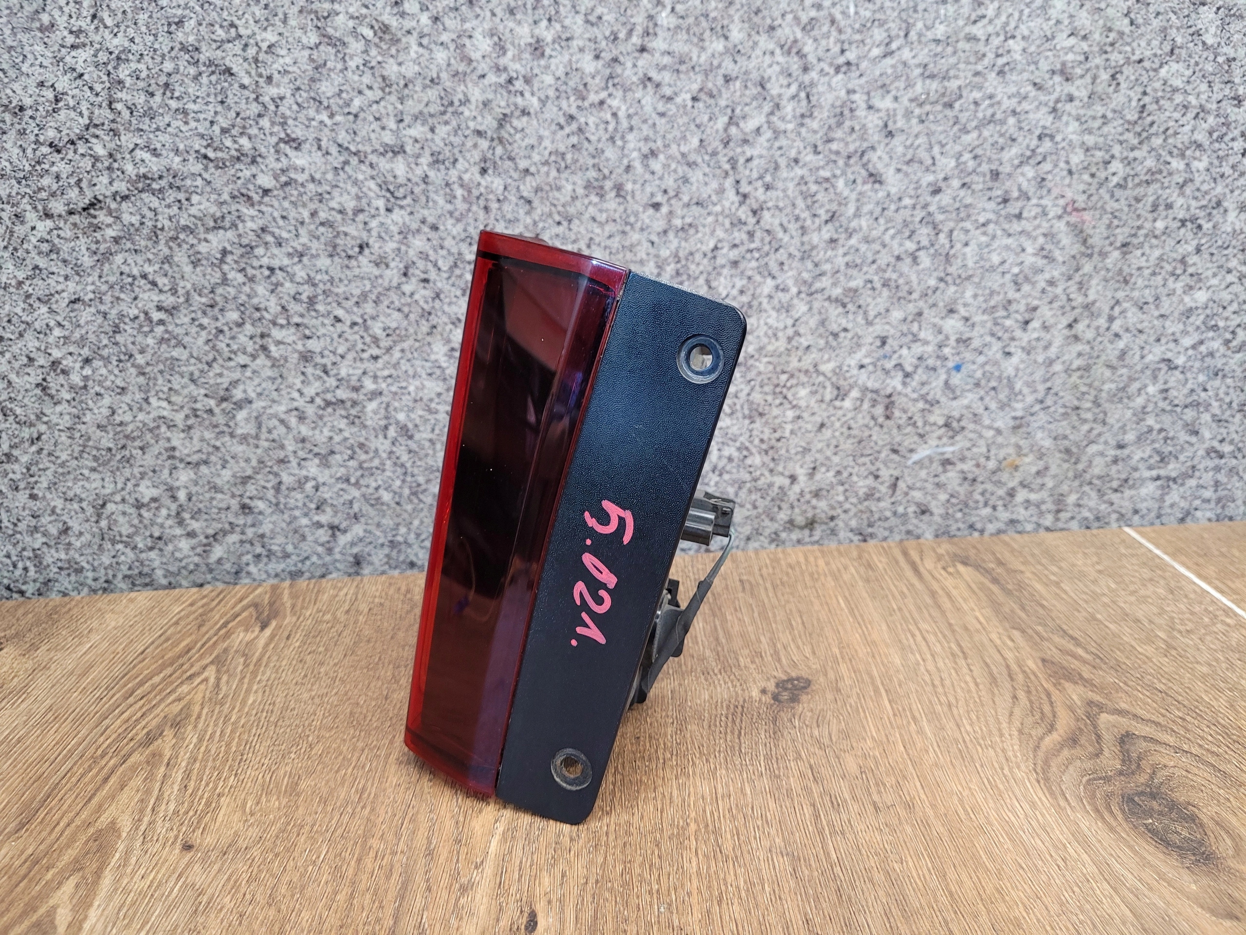 RENAULT TRAFIC III PRAVE ZADNE SVETLO V NARAZNIKU 265598103R