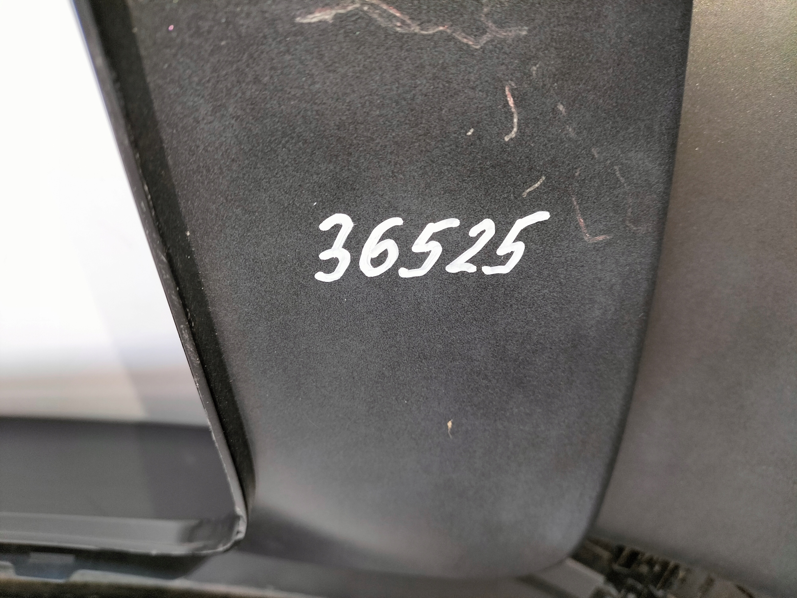 ZADNÝ NÁRAZNÍK VW GOLF VIII 8 20-24 KOMBI