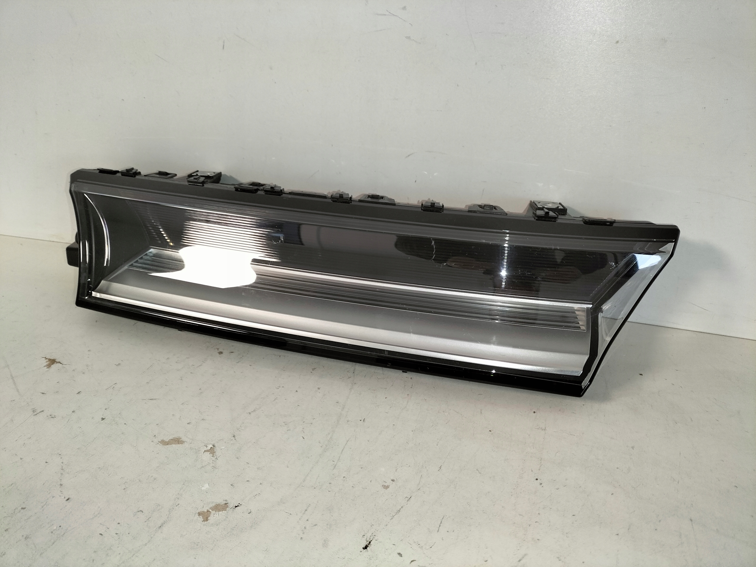 HMLOVKA SVETLO LED DRL PREDNÝ LAVA VW T7 MULTIVAN 21-