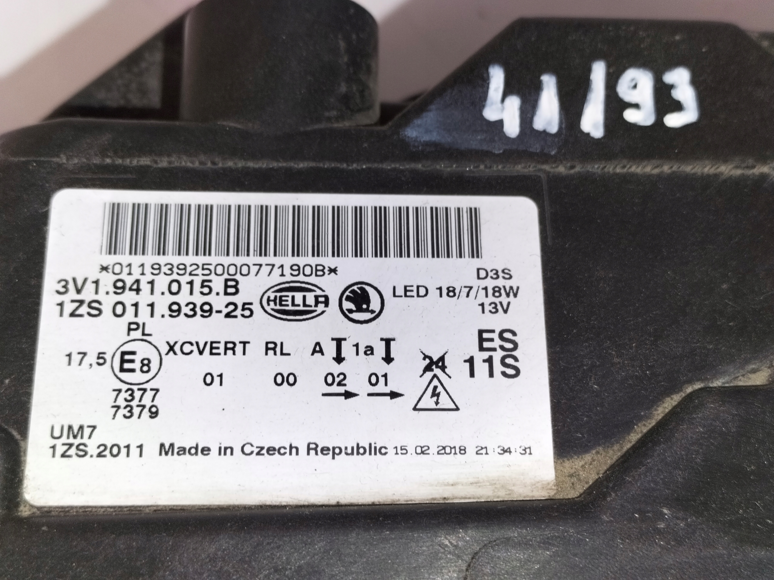 LAVE PREDNE SVETLO SKODA SUPERB III 15-19 BI-XENON
