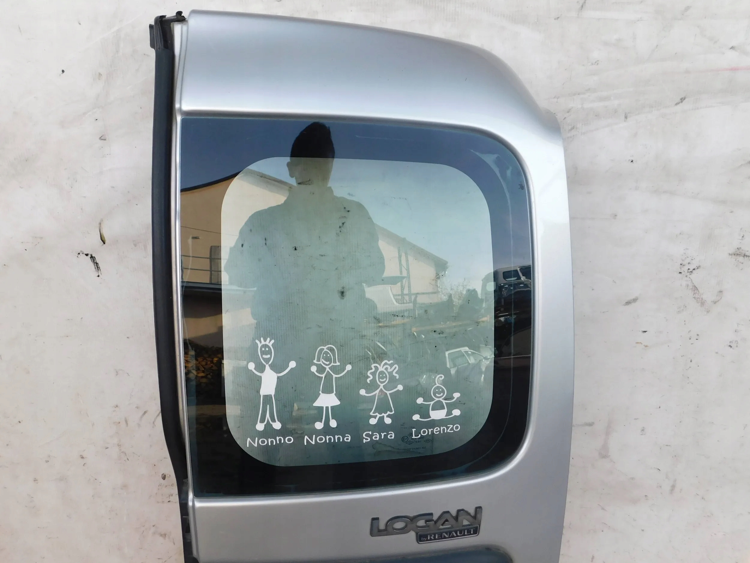PRAVE ZADNE DVERE DACIA LOGAN I KOMBI