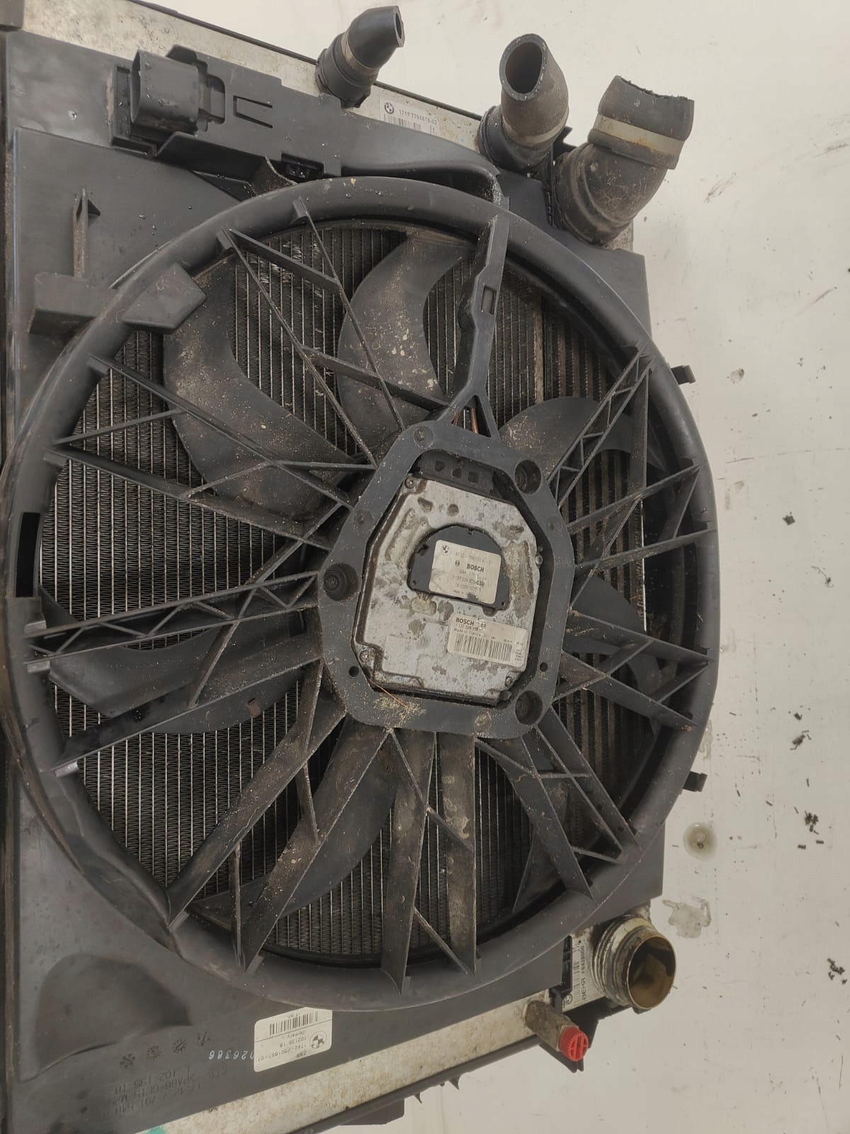 BMW e90 520d m47 oe 1137328118 CHLADICE VENTILATOR
