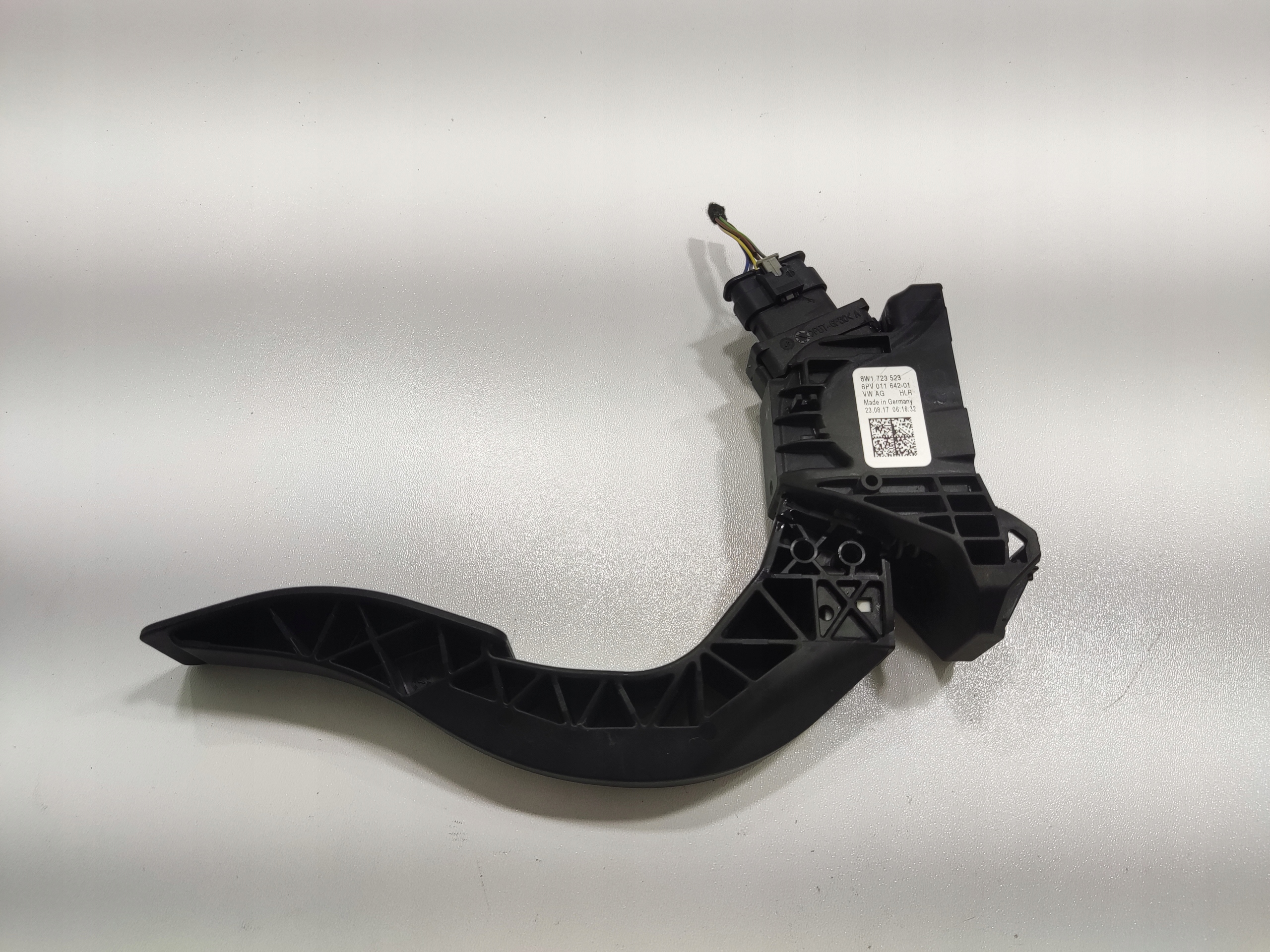 PLYNOVY PEDAL AUDI Q5 II 80A 2016-2020 8W1723523