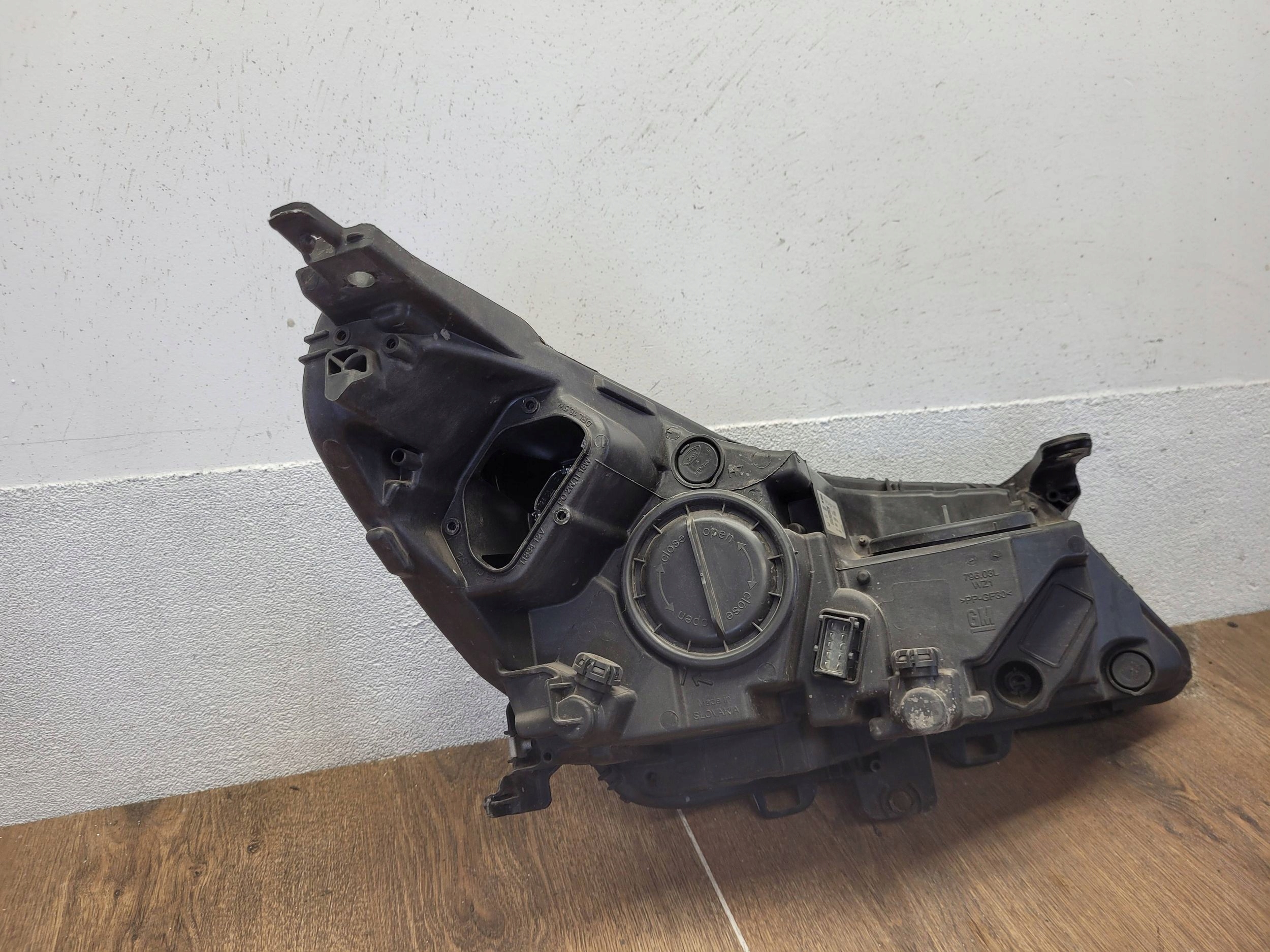 Opel Astra K 39158005 ĽAVÉ PREDNÉ SVETLO