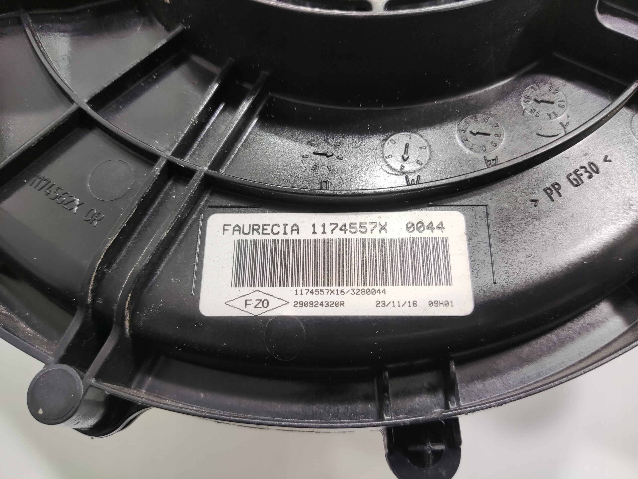 VENTILATOR KURENIA MOTORA RENAULT ZOE I 290924320R 1174557X 2013-2019