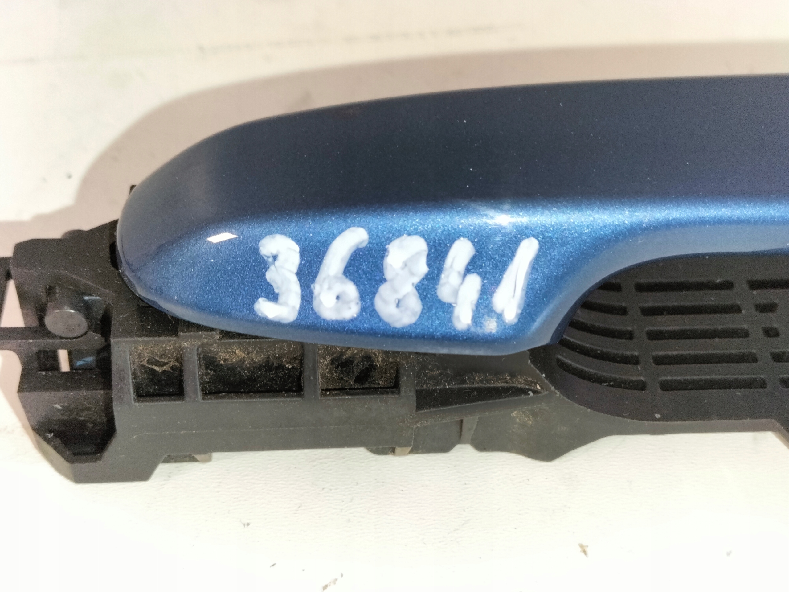 KLUCKA DVERI ZADNA A PREDNA PRAVA TOYOTA AURIS II 12-