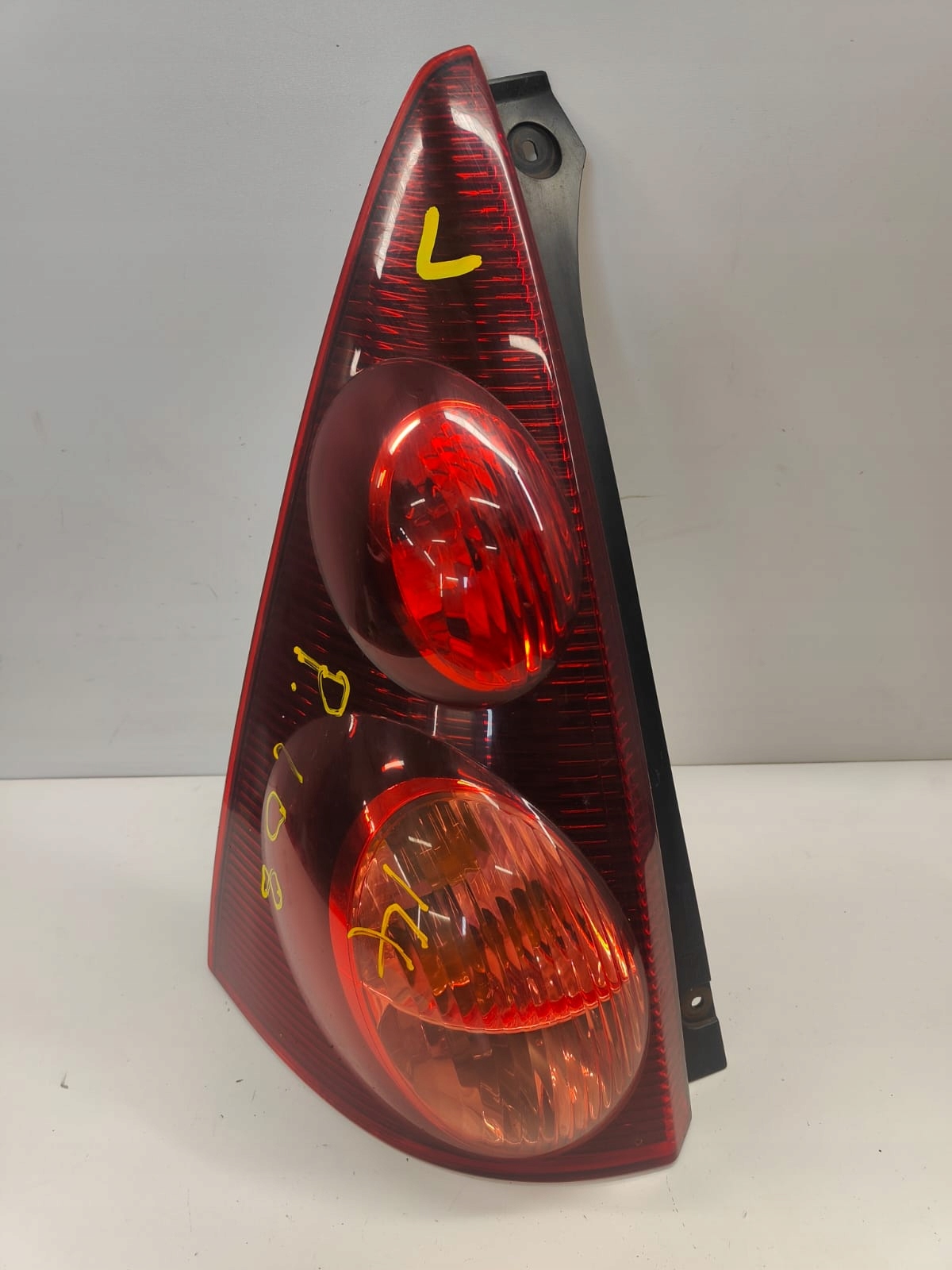 Citroen c1 peugeot 107 81560 LAVE ZADNE SVETLO ZADNA