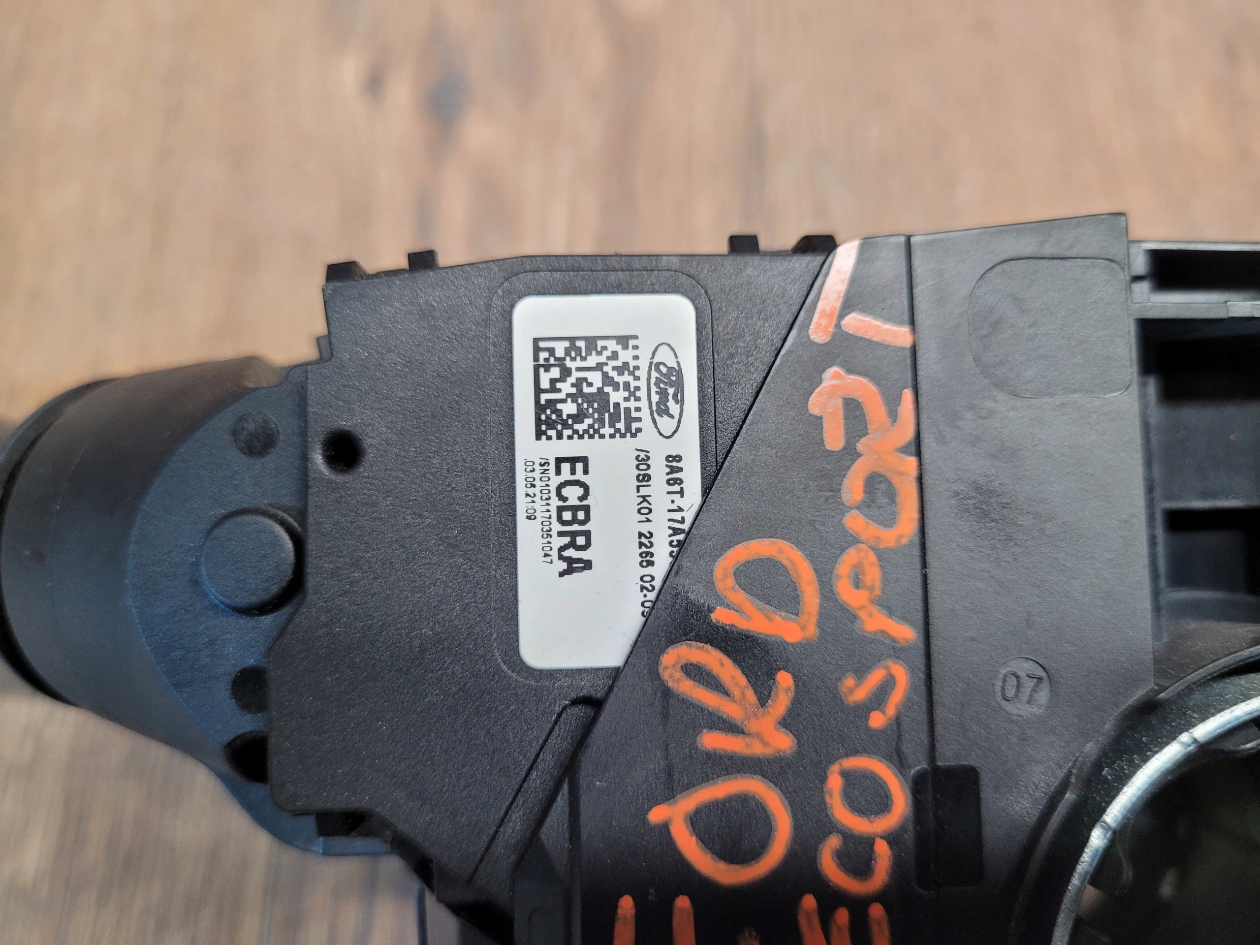 FORD ECOSPORT PÁČKY POD VOLANT CN15-13N064-BB