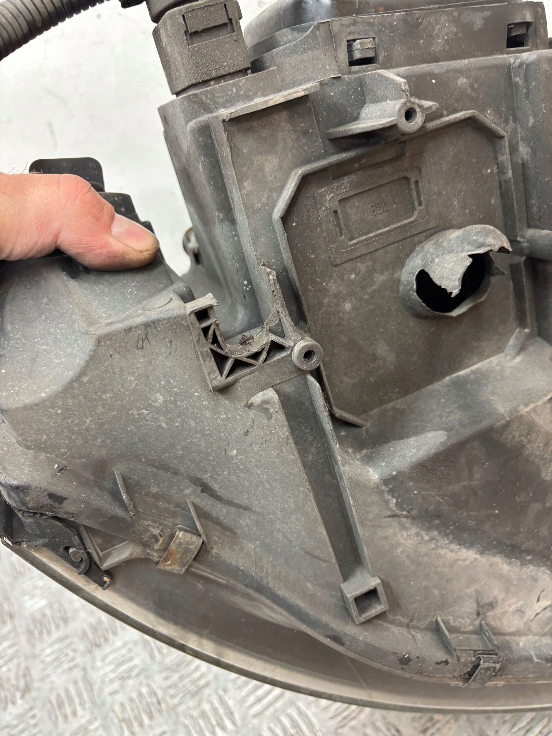 LAVE PREDNE SVETLO AUDI A3 8P0 LIFT 05-