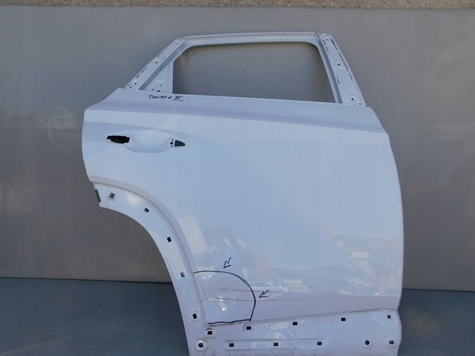 HYUNDAI TUCSON IV 20- PRAVE ZADNE DVERE
