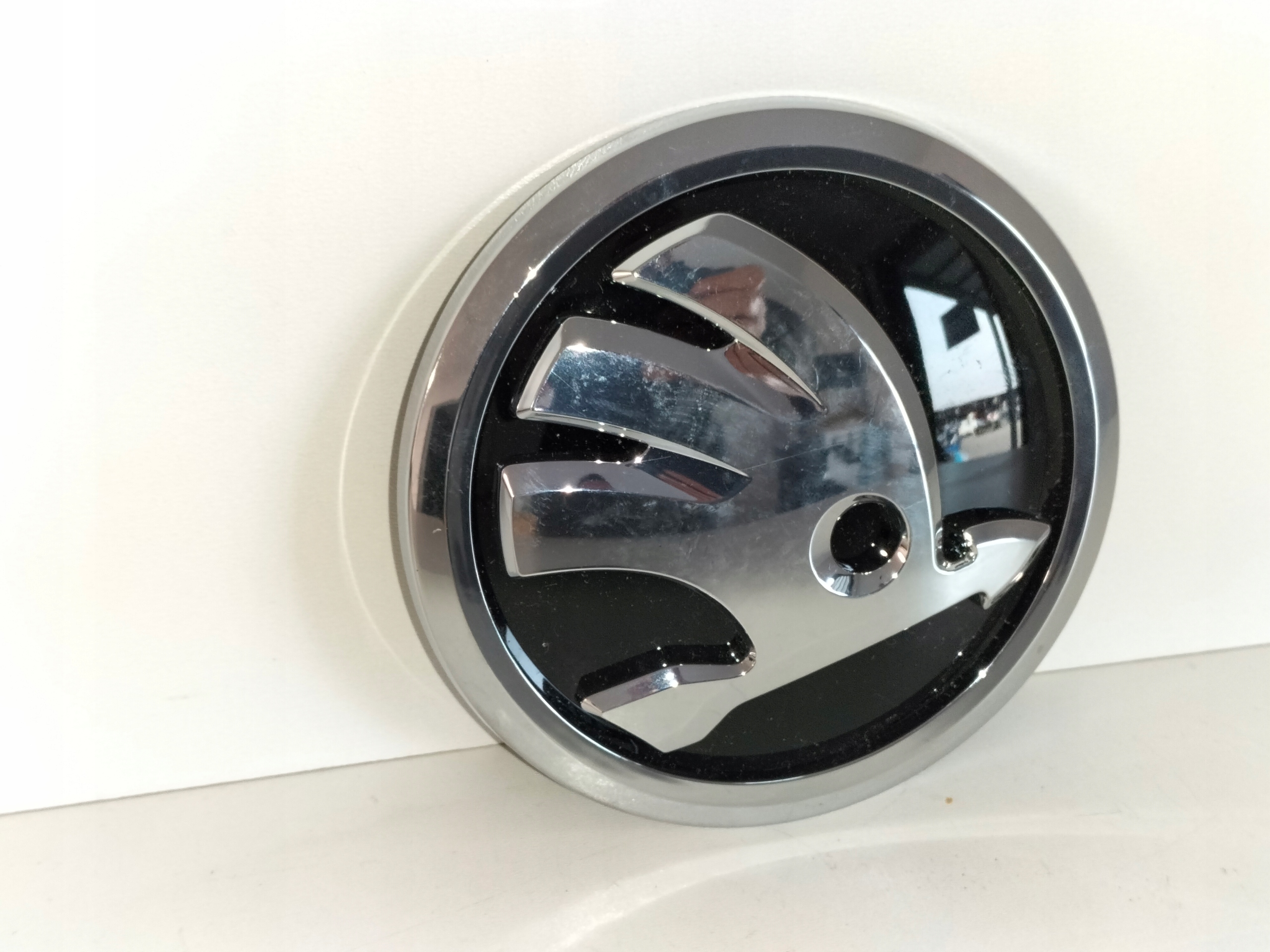 ZNAK EMBLEM logo ZADNEJ KAPOTY SKODA YETI 13-