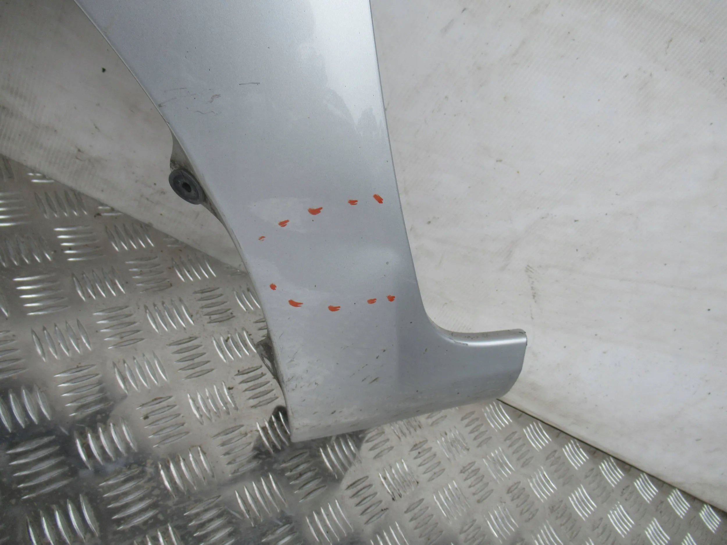 BLATNIK PREDNÝ LAVY TOYOTA AURIS I LIFT 10-