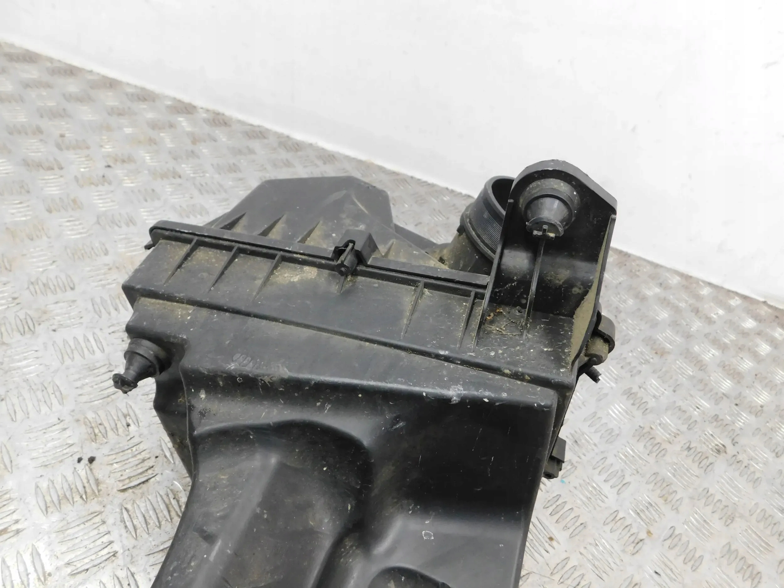 OBAL VZDUCHOVÉHO FILTERA VOLVO C30 2.0 D