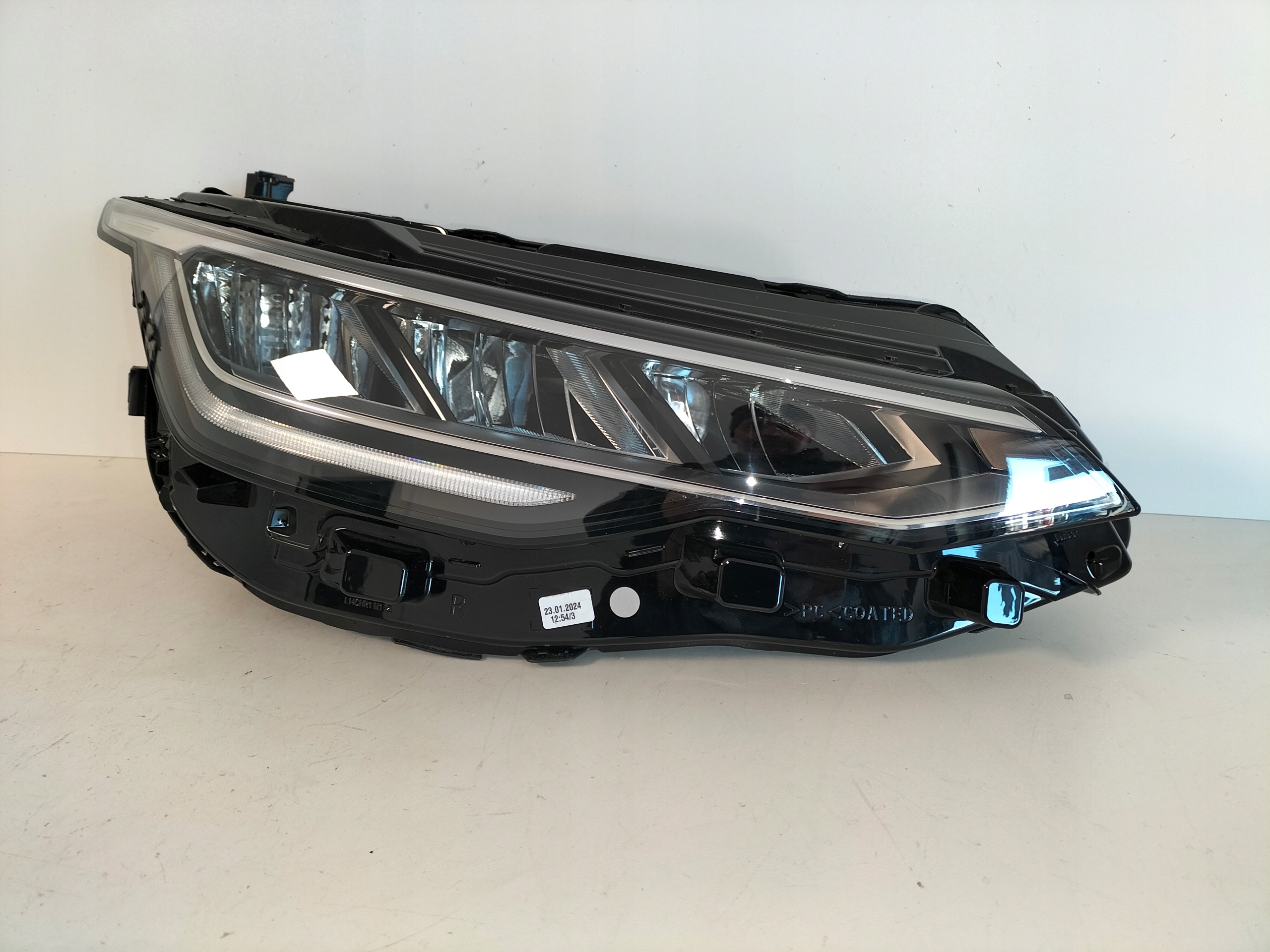 PRAVE PREDNE SVETLO VW GOLF 8 VIII LIFT 24- FULL LED