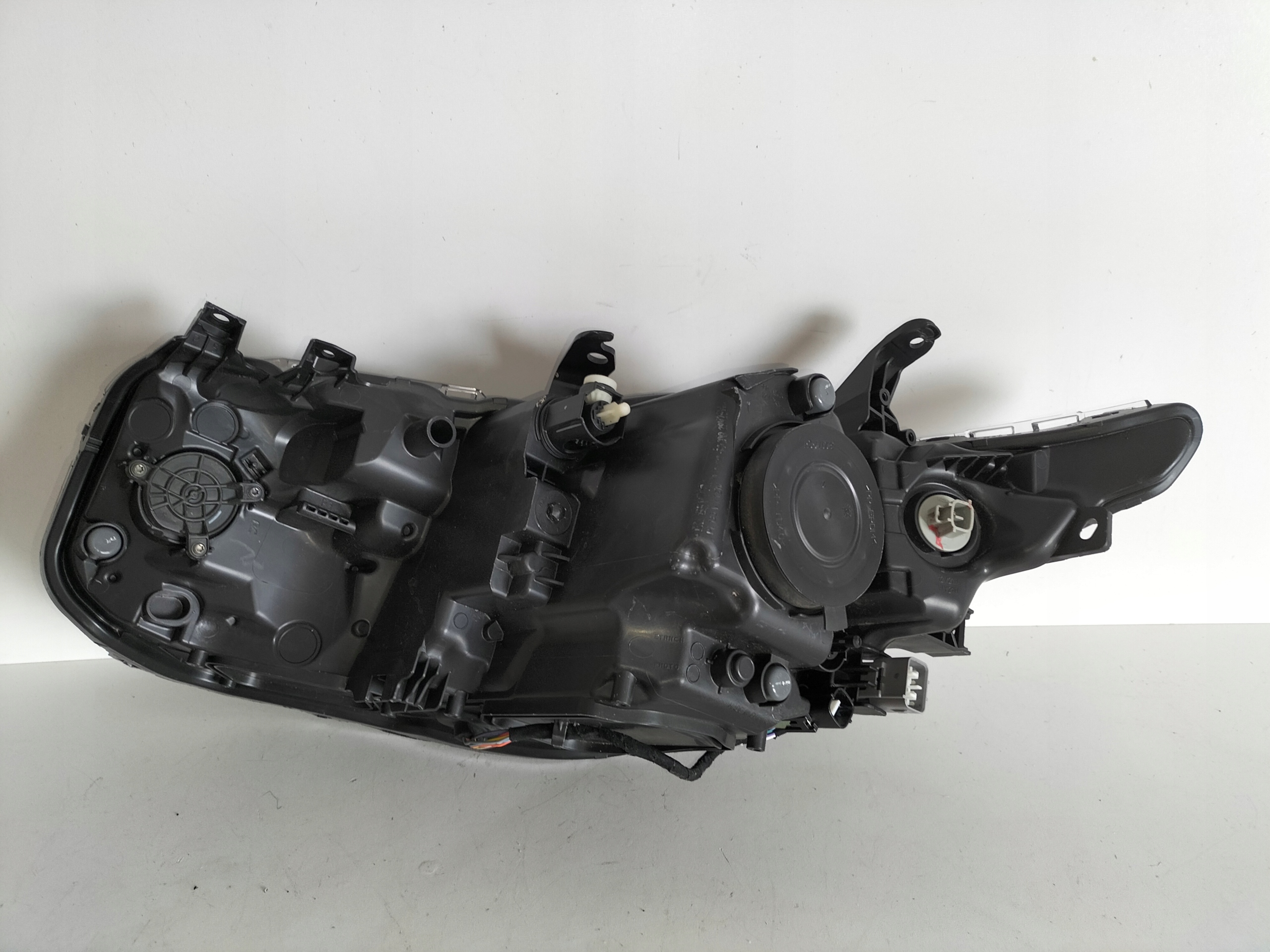 PRAVE PREDNE SVETLO TOYOTA AURIS II LIFT 15- FULL LED