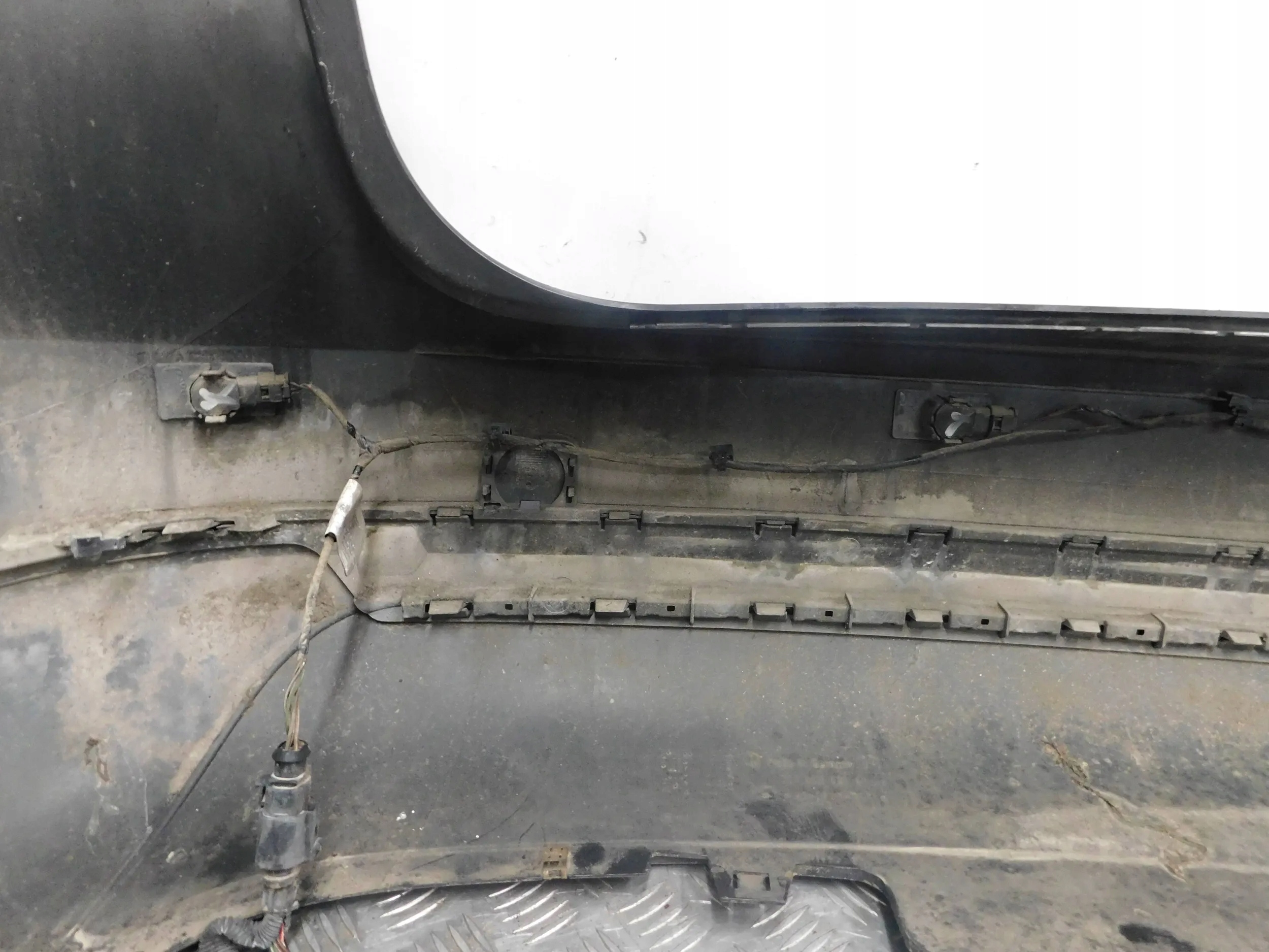 ZADNÝ NÁRAZNÍK VW PASSAT B6 KOMBI