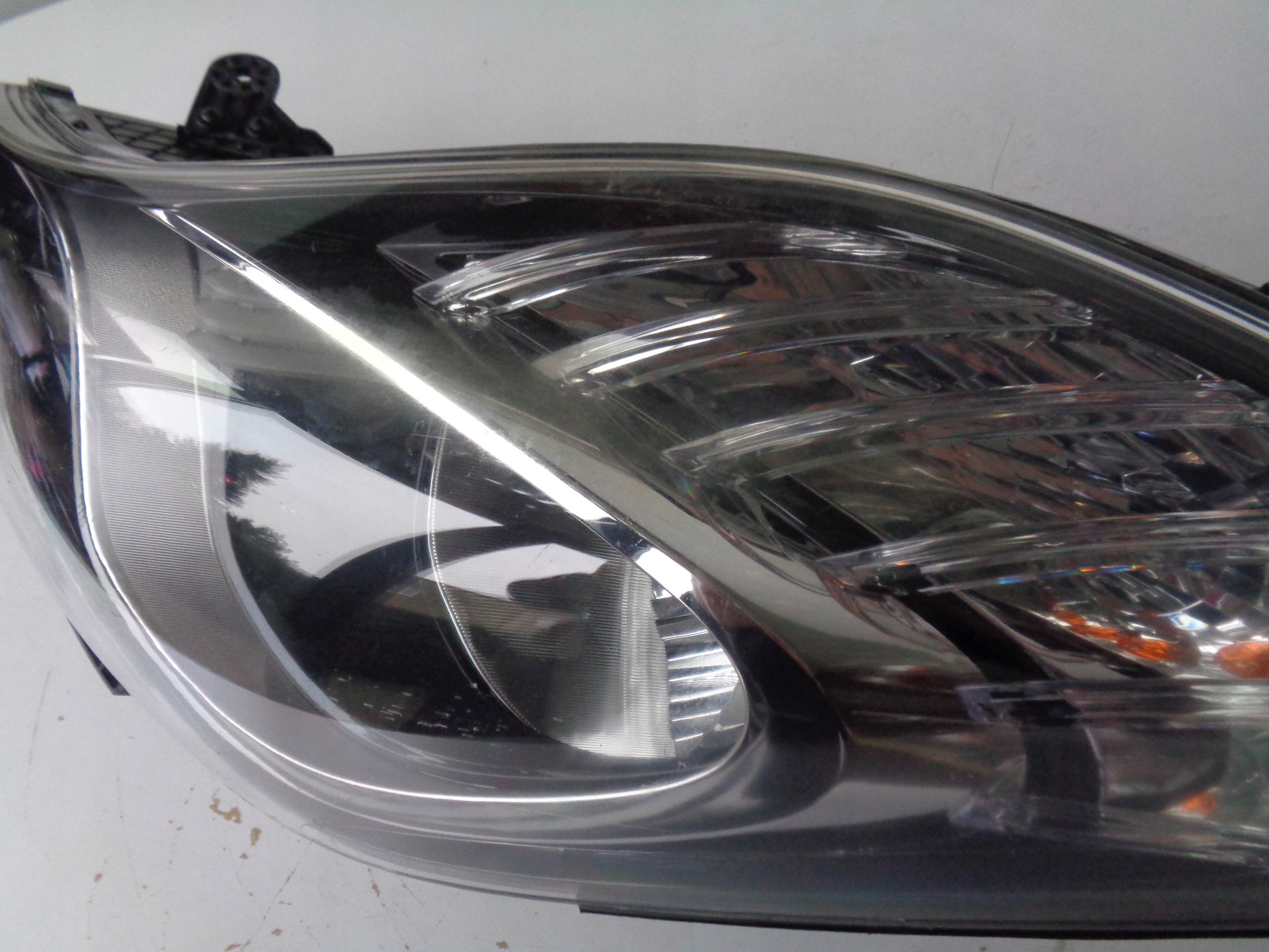 LAVE PREDNE SVETLO HYUNDAI IX20 10-