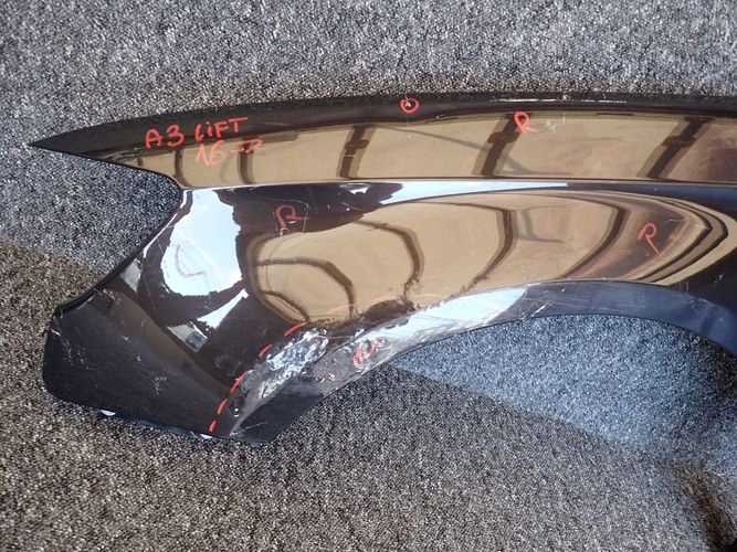AUDI A3 8V LIFT 16- ĽAVÝ PREDNÝ BLATNÍK