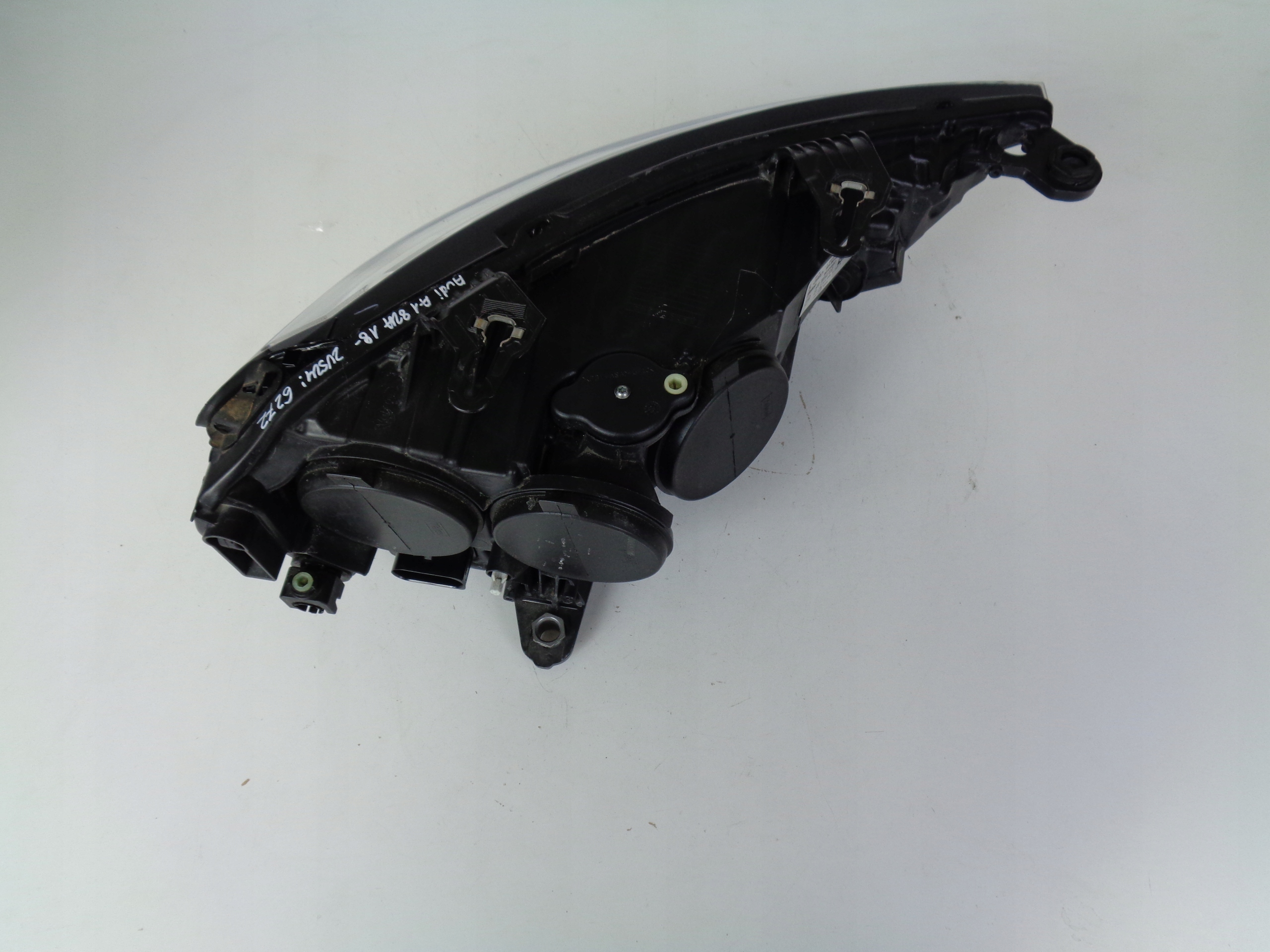 LAVE PREDNE SVETLO AUDI A1 82A 18-