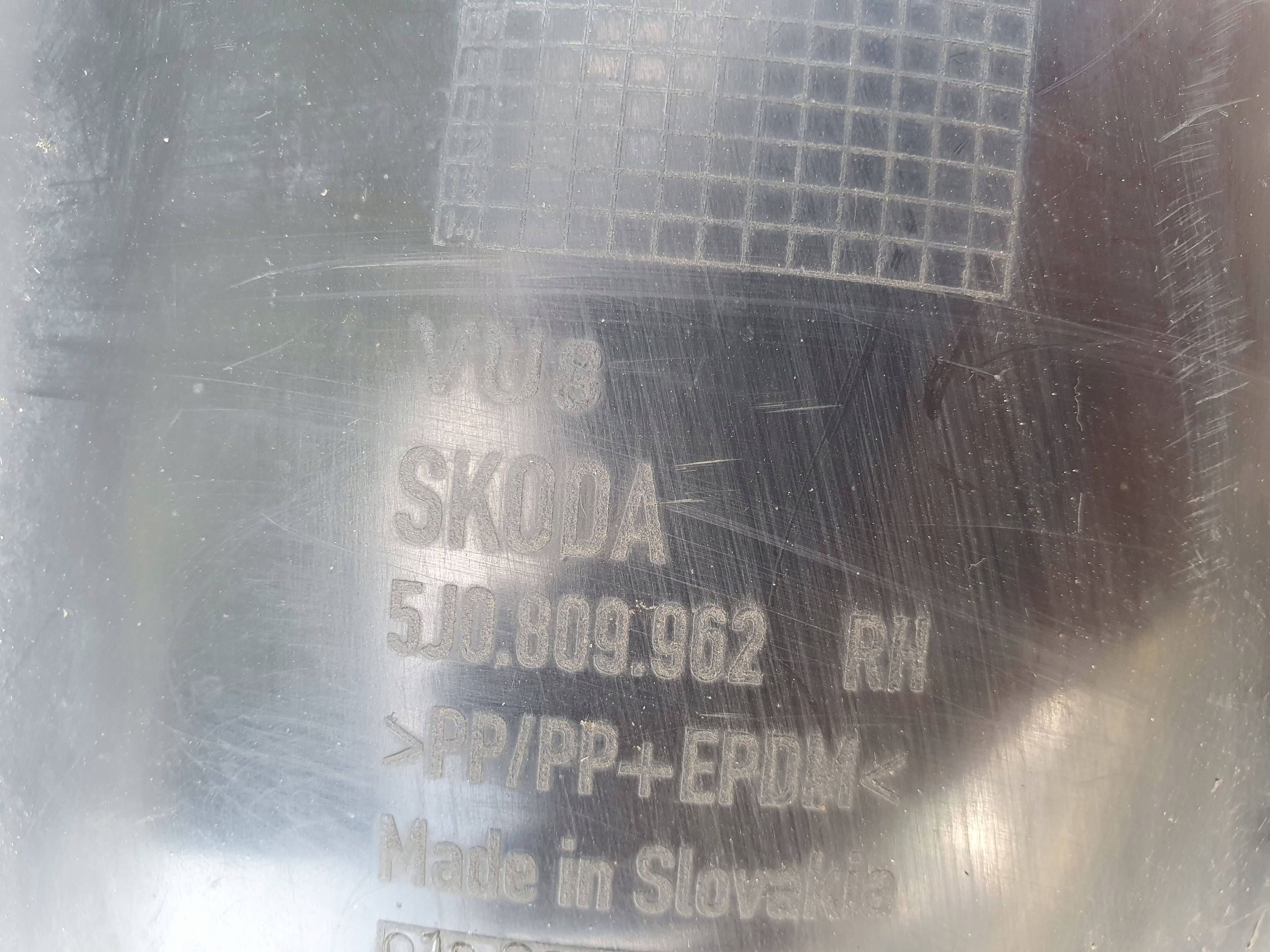Skoda Fabia Mk2 5J 5J0809962 PRAVY PREDNY PODBLATNIK