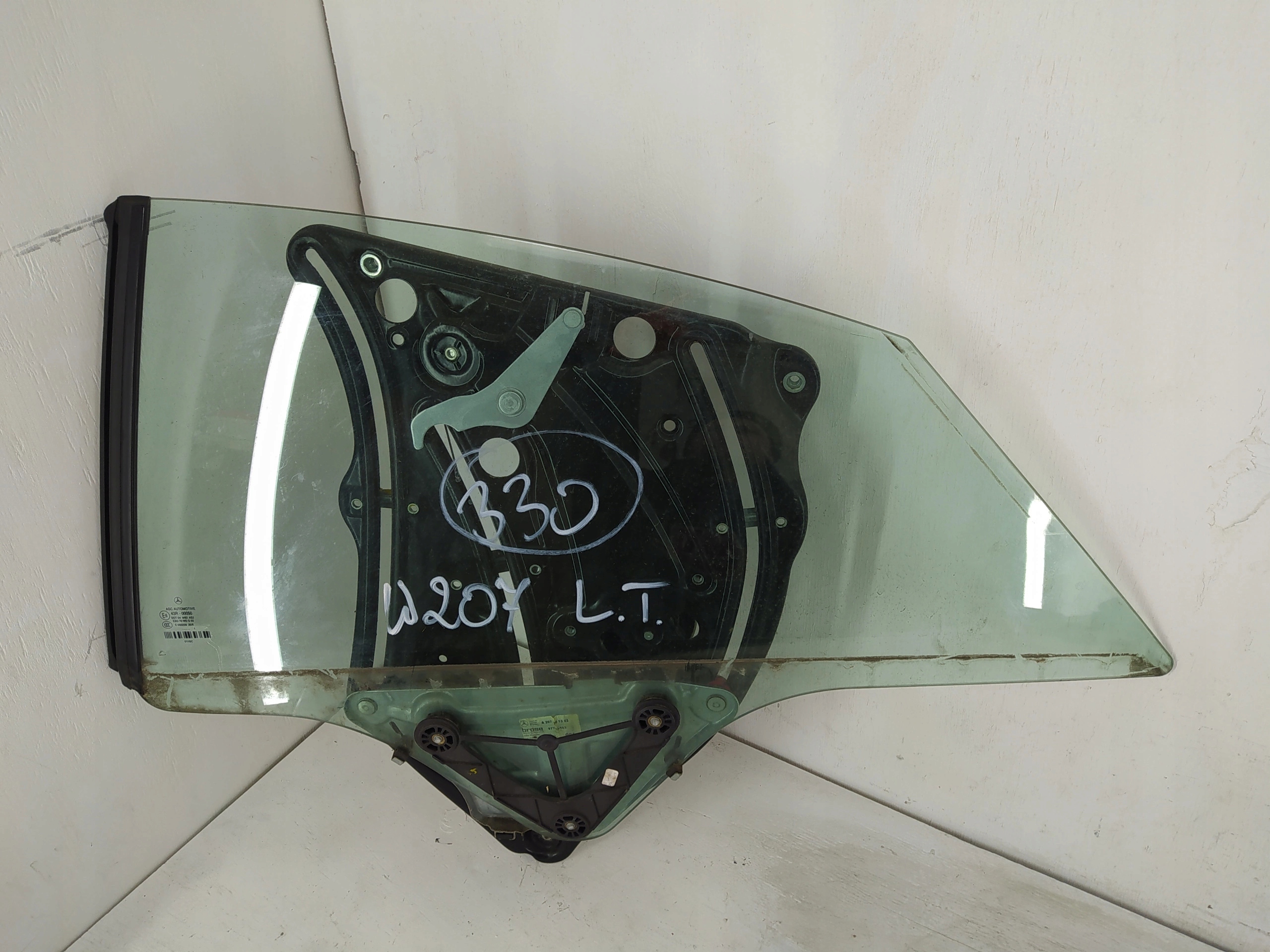 MERCEDES W207 SŤAHOVANIE OKNA ĽAVÝCH ZADNÝCH DVERÍ A2070701303