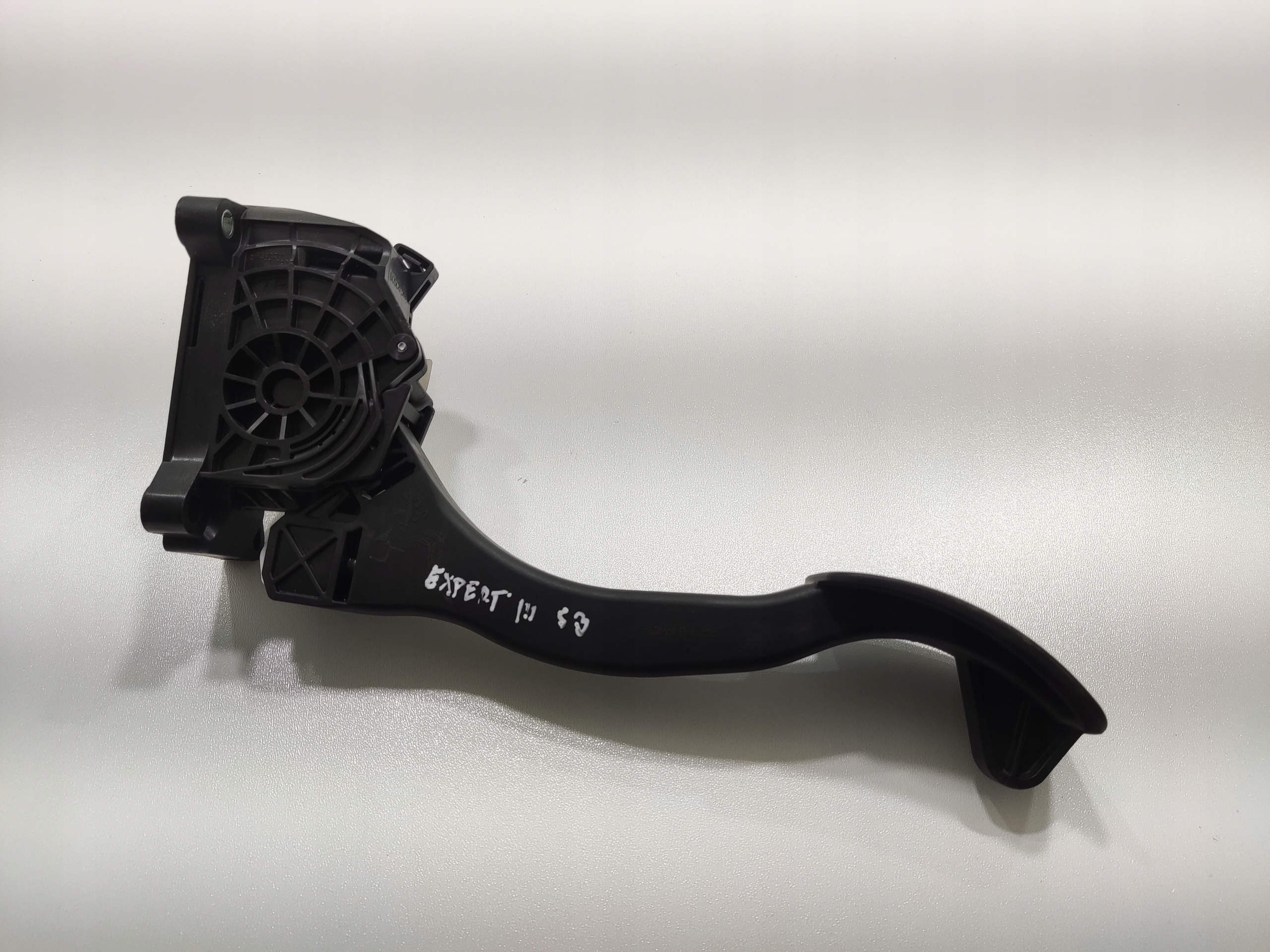 PLYNOVY PEDAL CITROEN JUMPY PEUGEOT EXPERT III 2016-2023 9838028180