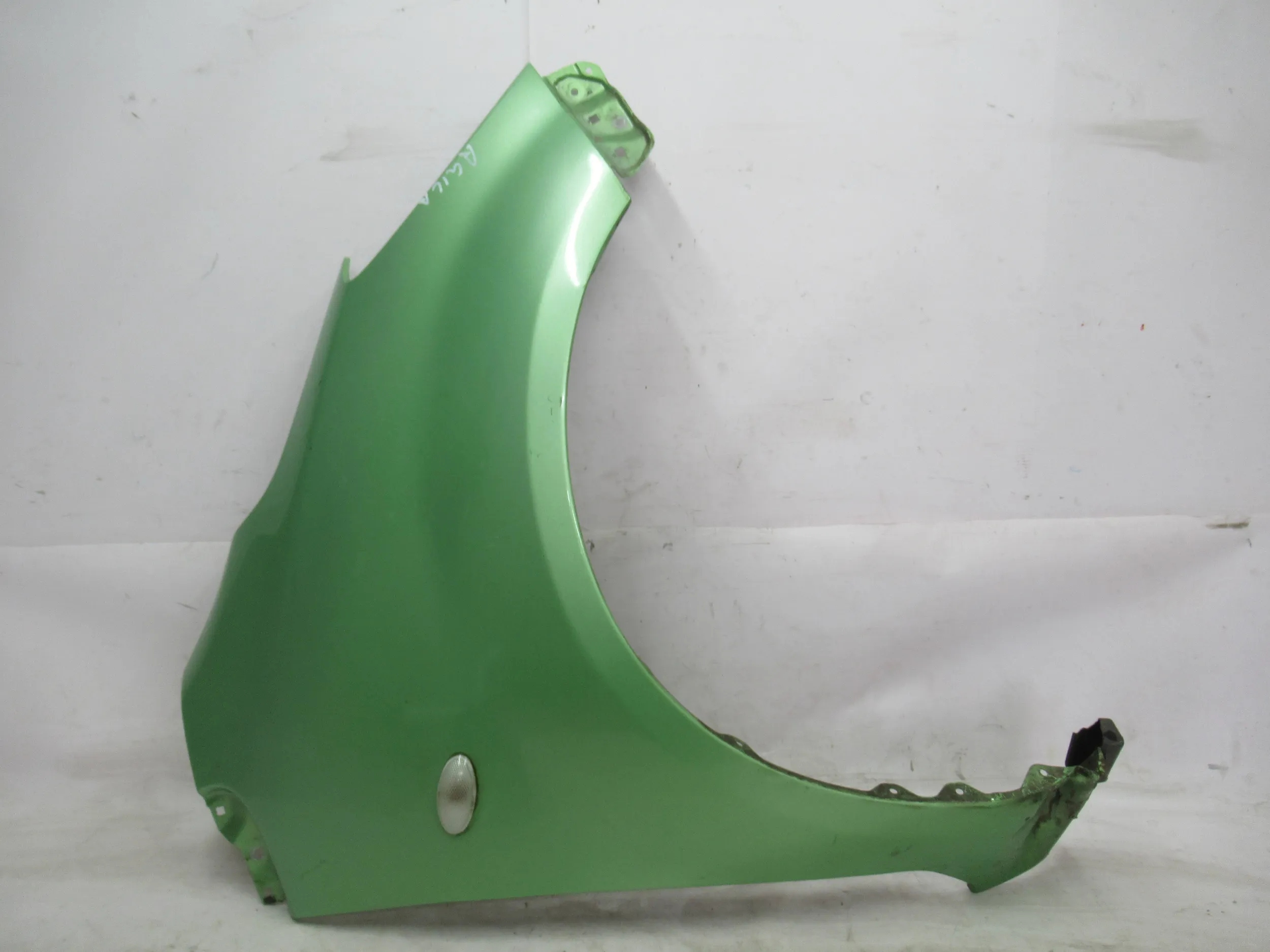 PRAVÝ PREDNÝ BLATNÍK Opel Agila B