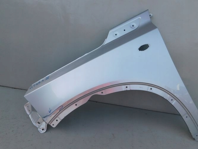 SUZUKI VITARA III 15- ĽAVÝ PREDNÝ BLATNÍK