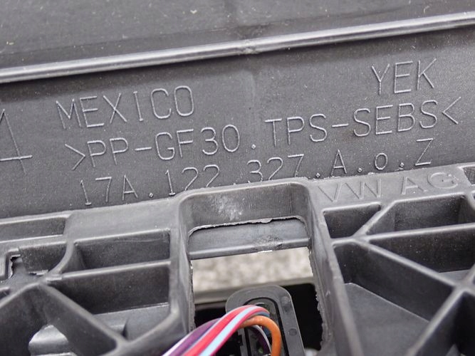 SEAT VW AUDI JETTA MRIEŽKA 17A122327A