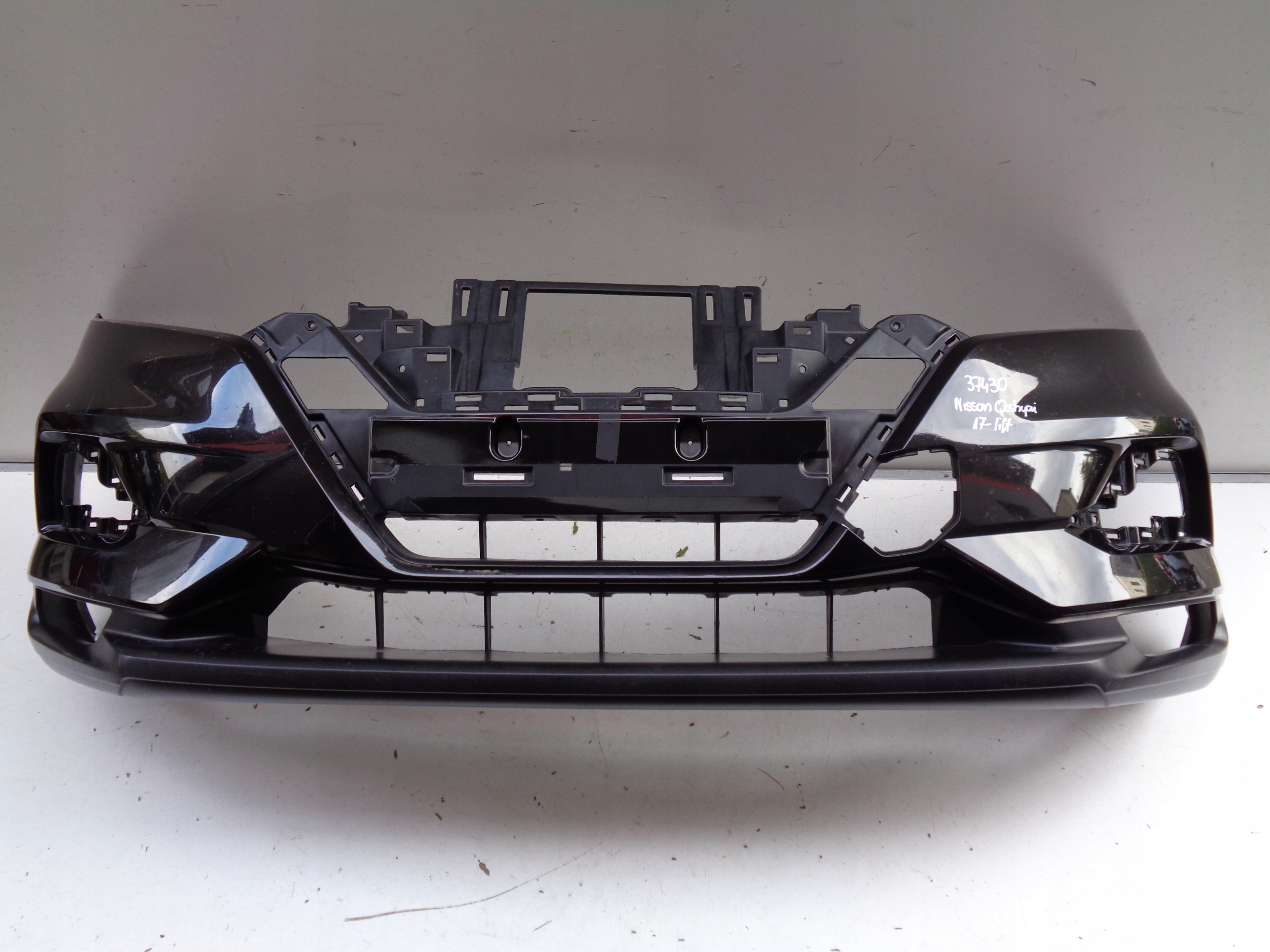 PREDNÝ NÁRAZNÍK NISSAN QASHQAI 17- LIFT NR 37430