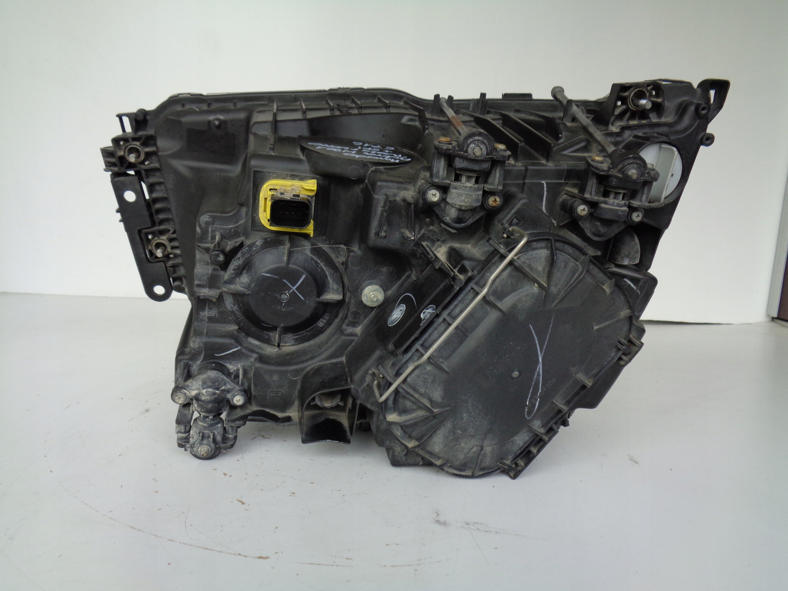 PRAVE PREDNE SVETLO MERCEDES ACTROS MP4 W961