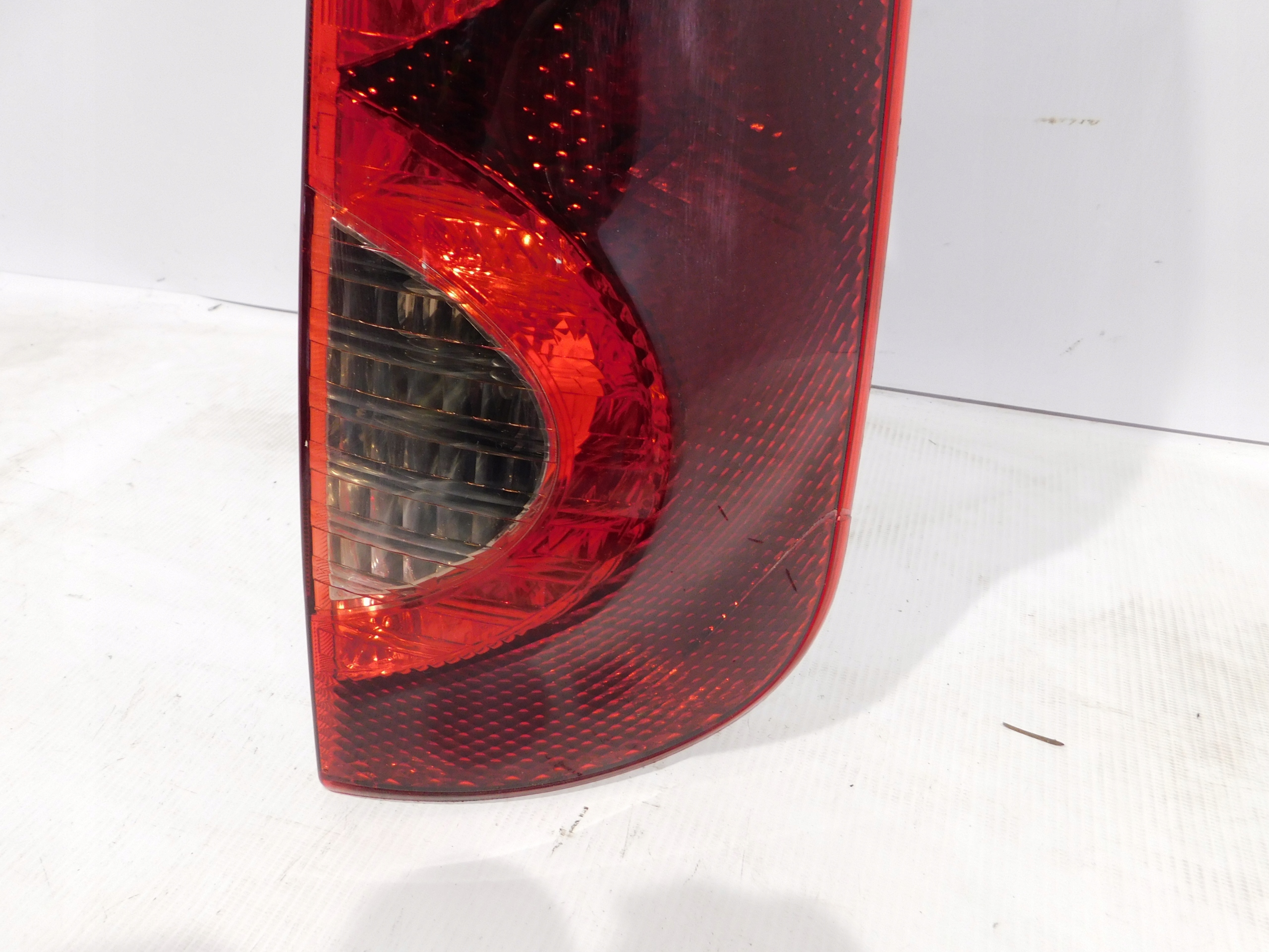 PRAVÉ ZADNÉ SVETLO NISSAN NOTE E11 LIFT 09-