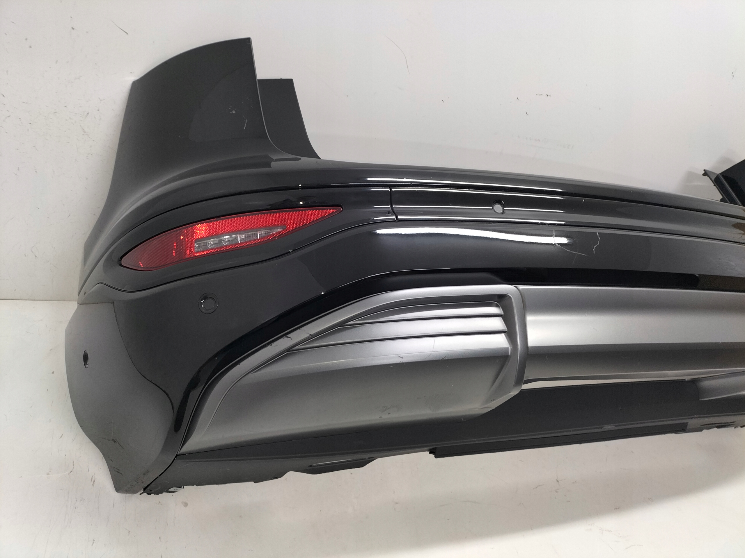 ZADNÝ NÁRAZNÍK AUDI Q6 85H E-TRON 24-