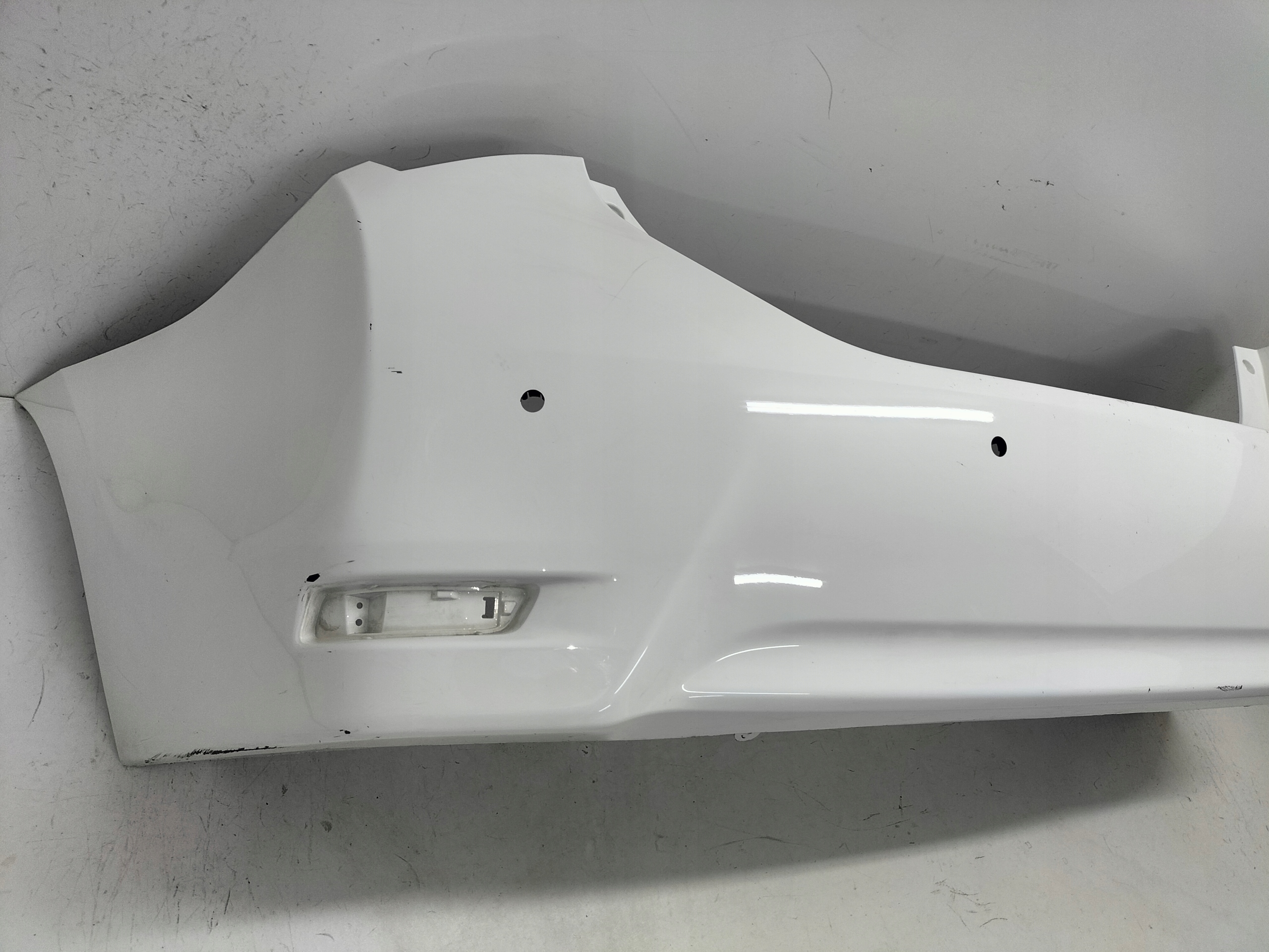 ZADNÝ NÁRAZNÍK TOYOTA COROLLA E16 E18 13- SEDAN
