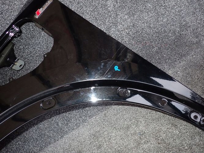 AUDI Q3 83A PLUG IN HYBRID 18- ĽAVÝ PREDNÝ BLATNÍK