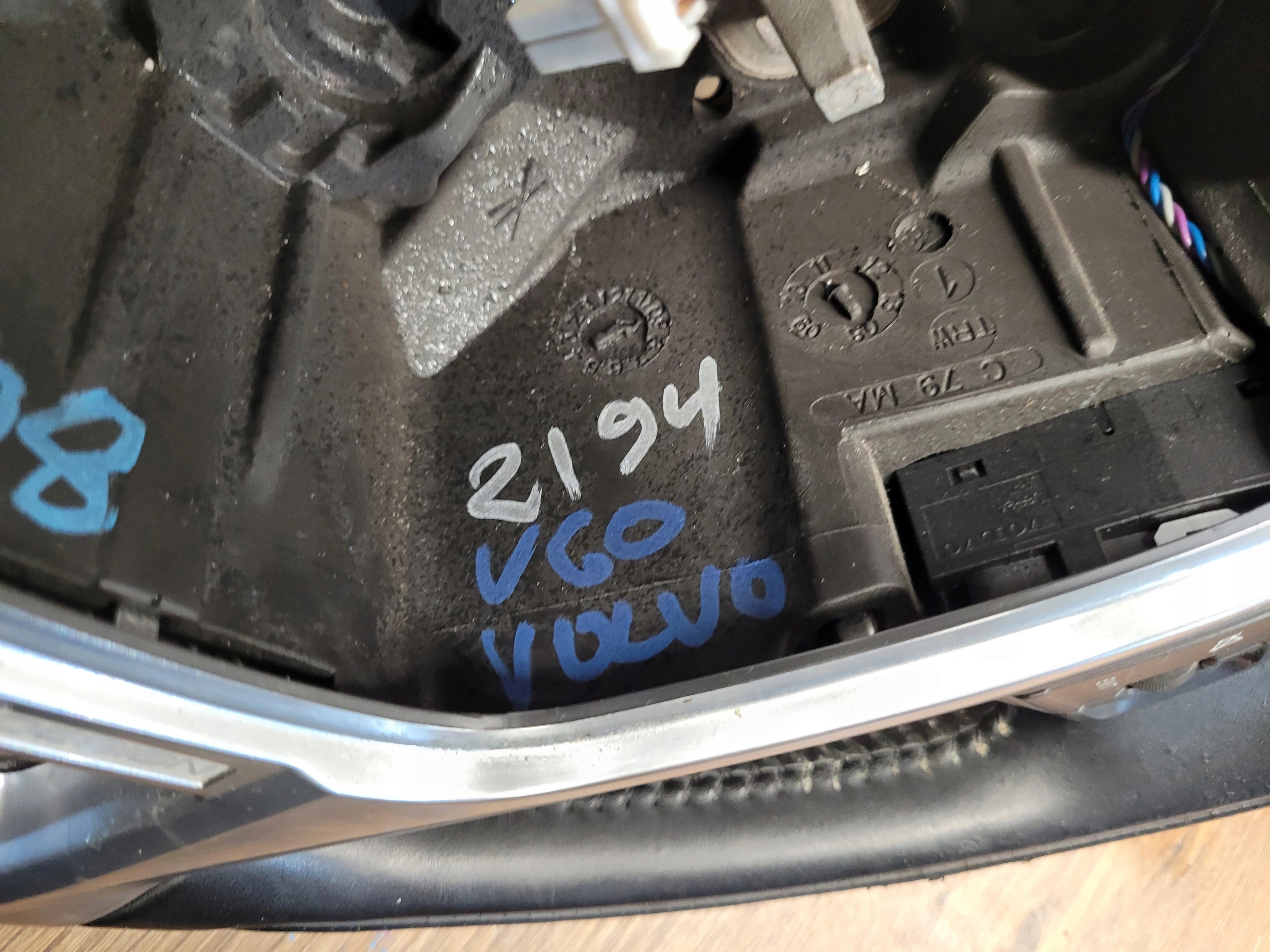 VOLANT KOŽA MULTIFUNKCIA VOLVO S60 II RDESIGN 34110219A P31315994