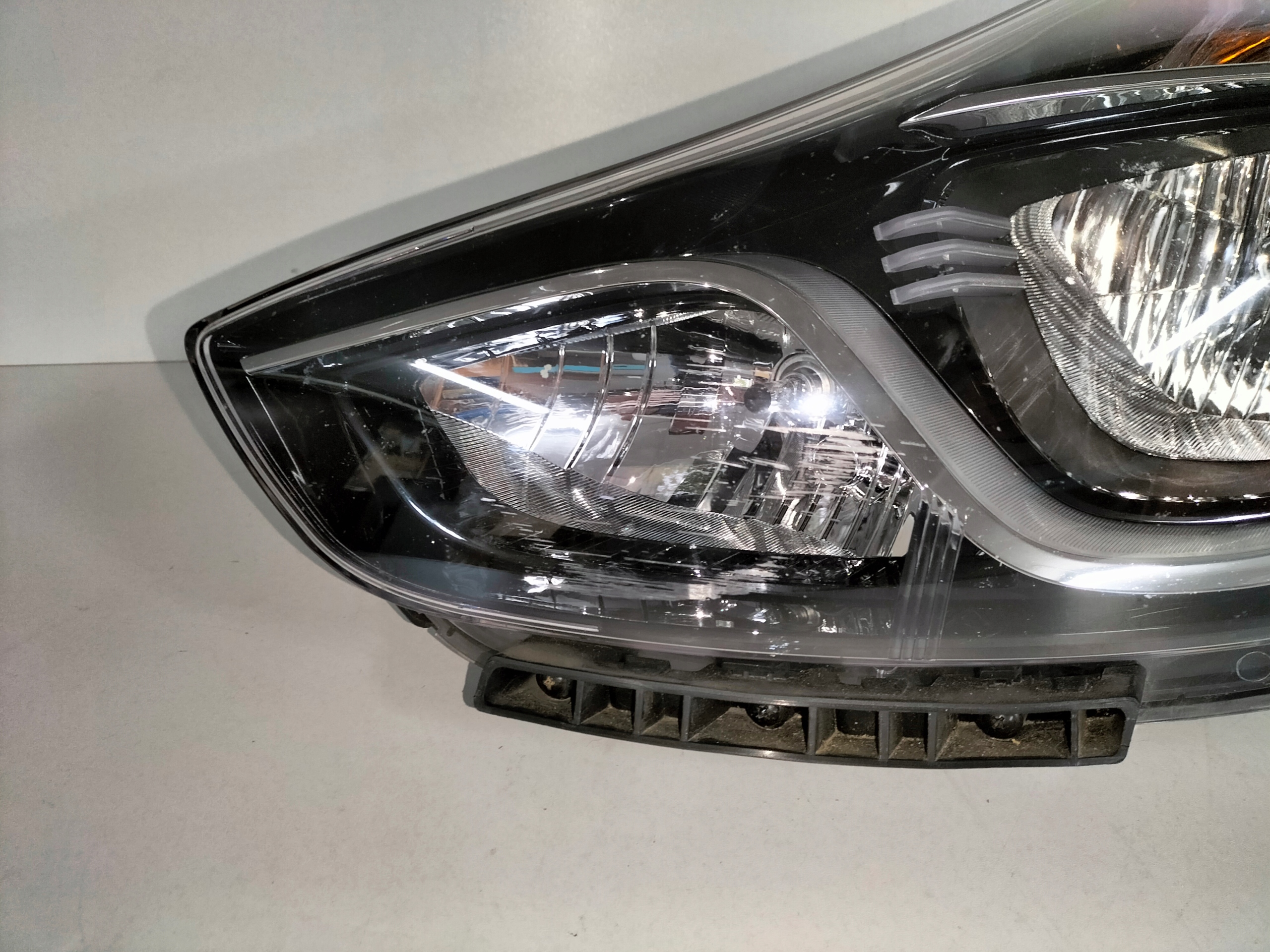 LAVE PREDNE SVETLO HYUNDAI IX20 10-